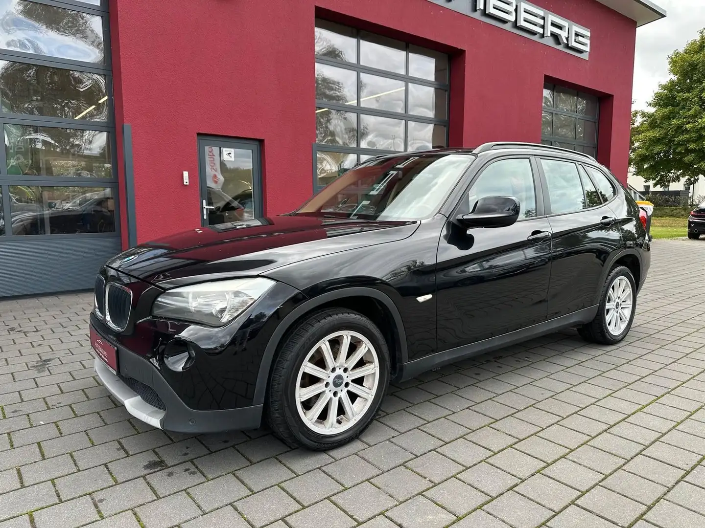 BMW X1 18i sDrive//PANO//LEDER//SHZ//KLIMA// Noir - 1