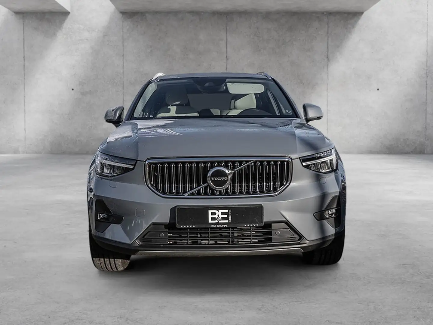 Volvo XC40 T5 Plus Bright Recharge Plug-In Hybrid Grau - 2