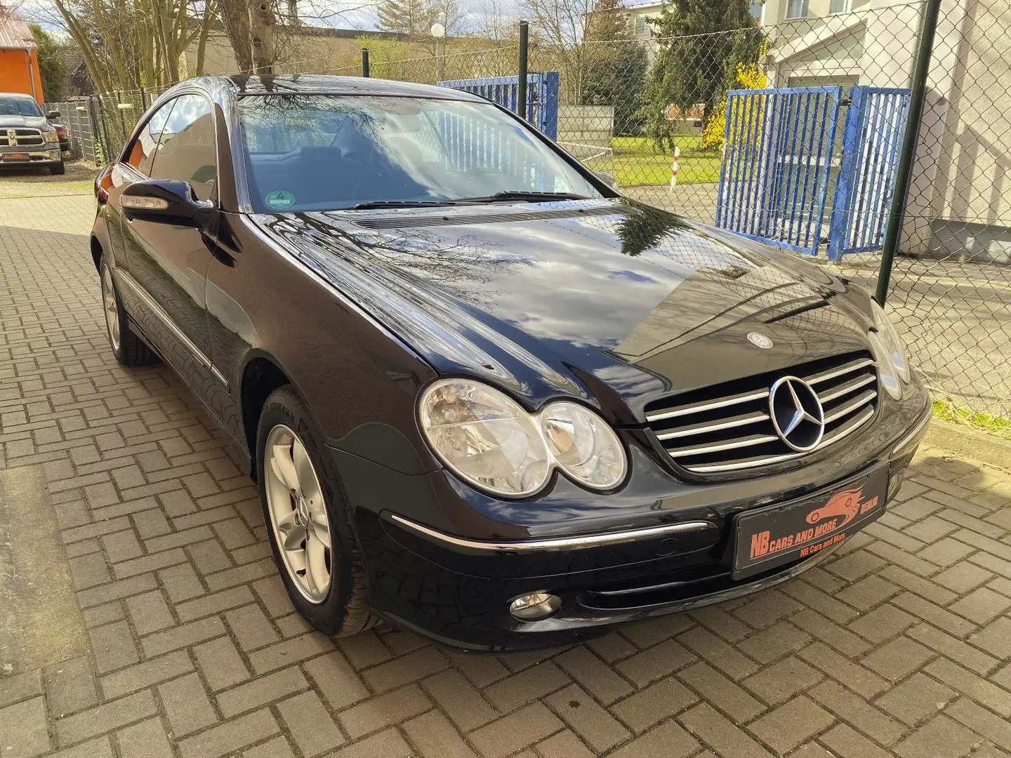 Mercedes-Benz CLK 240 Coupe aus 3. Besitz, Tempomat, Sitzheiz Noir - 1