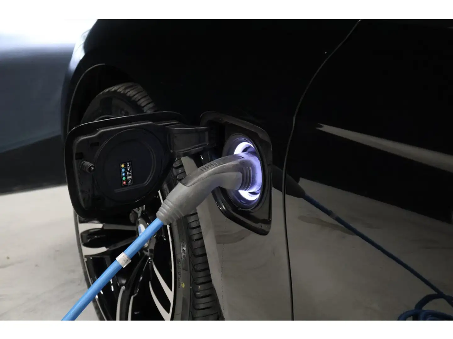 BMW 330 330 Cent.Hi.Ex. Zwart - 2