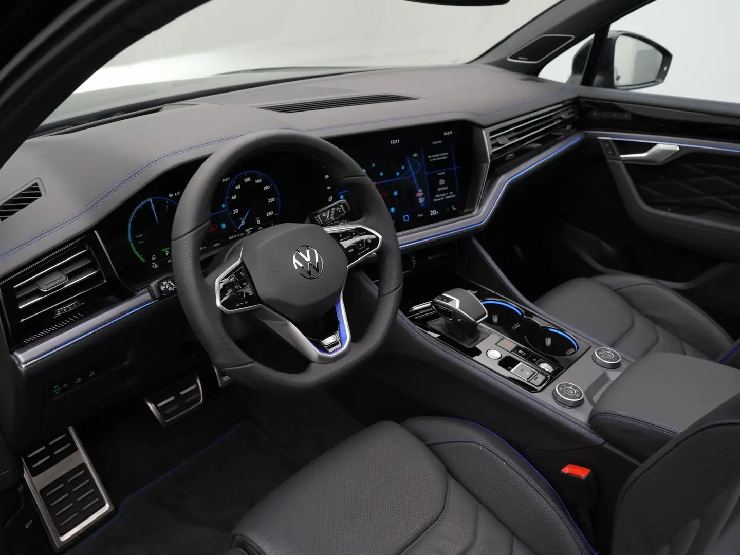 Volkswagen Touareg 3.0 TSi 462 pk tiptronic eHybrid 4MOTION | Panoram Noir - 2