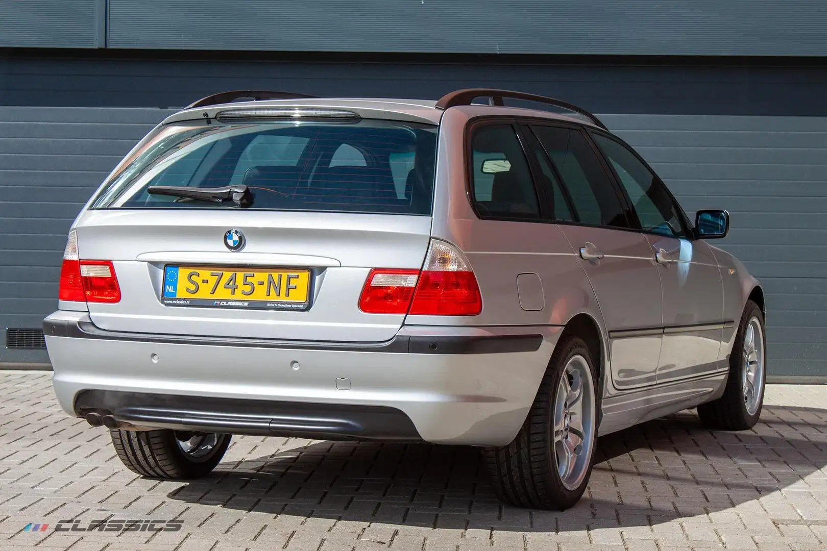 BMW 330 3-serie Touring 330xi E46 / Facelift / Youngtimer Grijs - 2