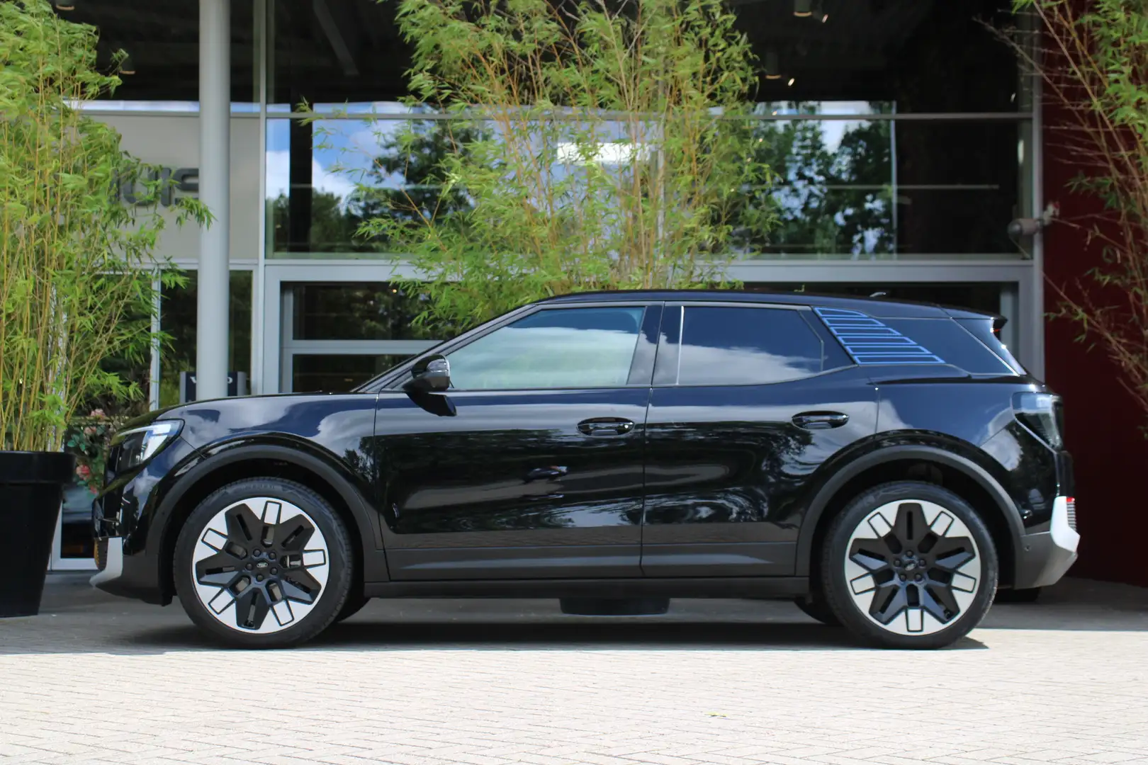 Ford Explorer 79kWh Ext. Range AWD Premium | Pano | Trekhaak | M Zwart - 2