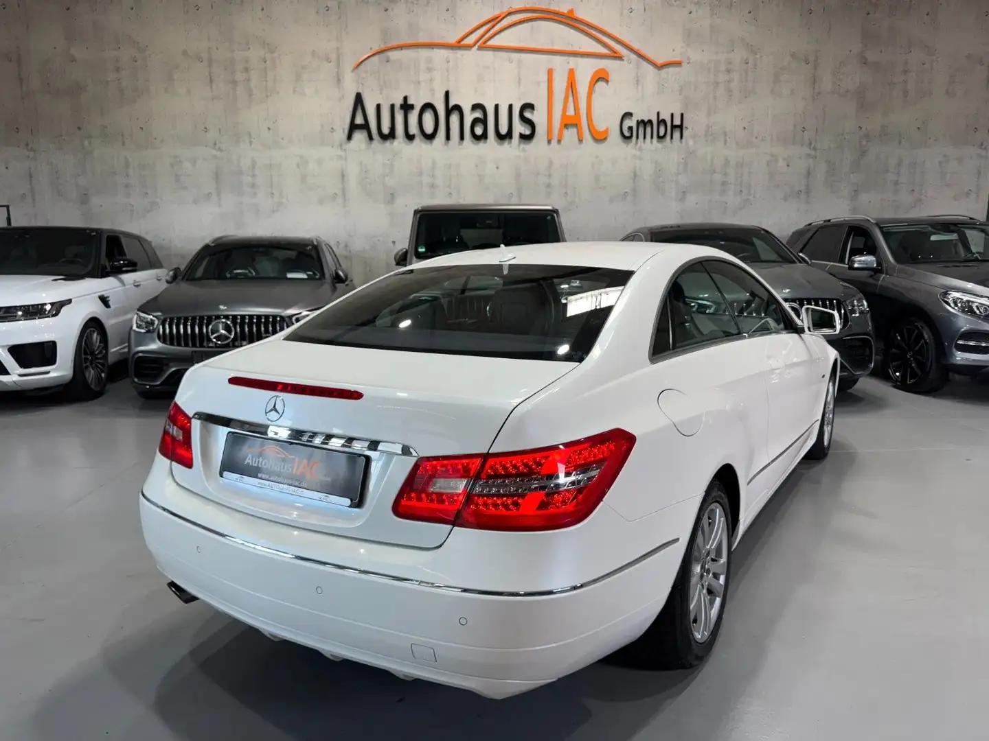 Mercedes-Benz E 200 Coupe/CGI/Avantgarde/NAVI/XENON/LEDER Weiß - 2