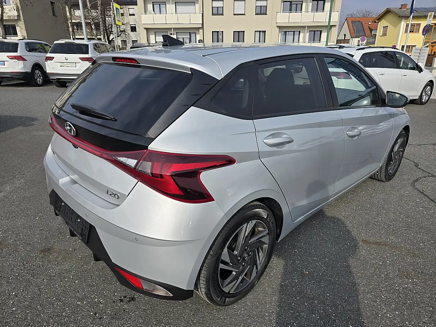 Hyundai i20 1,2 MPI i-Line Grau - 2