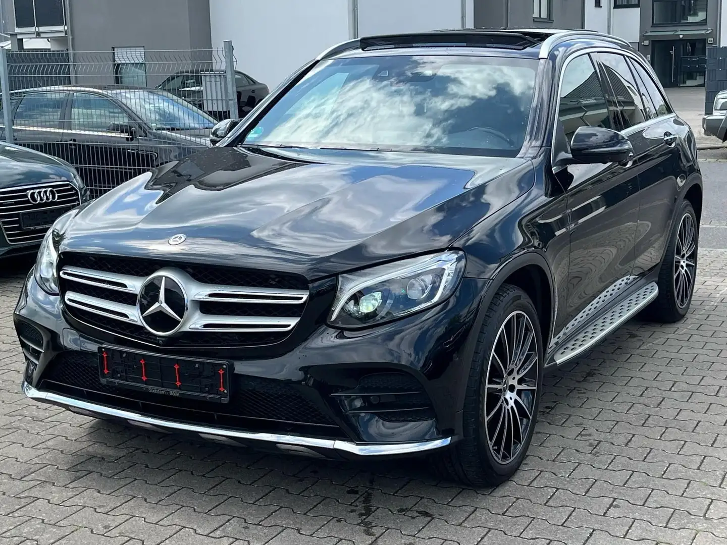 Mercedes-Benz GLC 250 d 4Matic AMG-Line Pano 360° Burmester Schwarz - 1