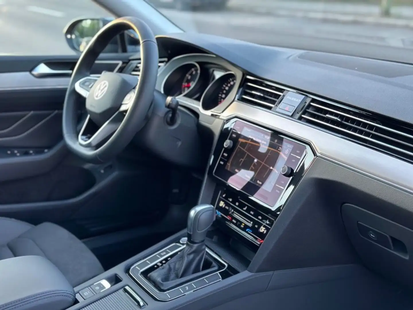 Volkswagen Passat Variant 1.5 TSI ACT DSG Elegance Nero - 1