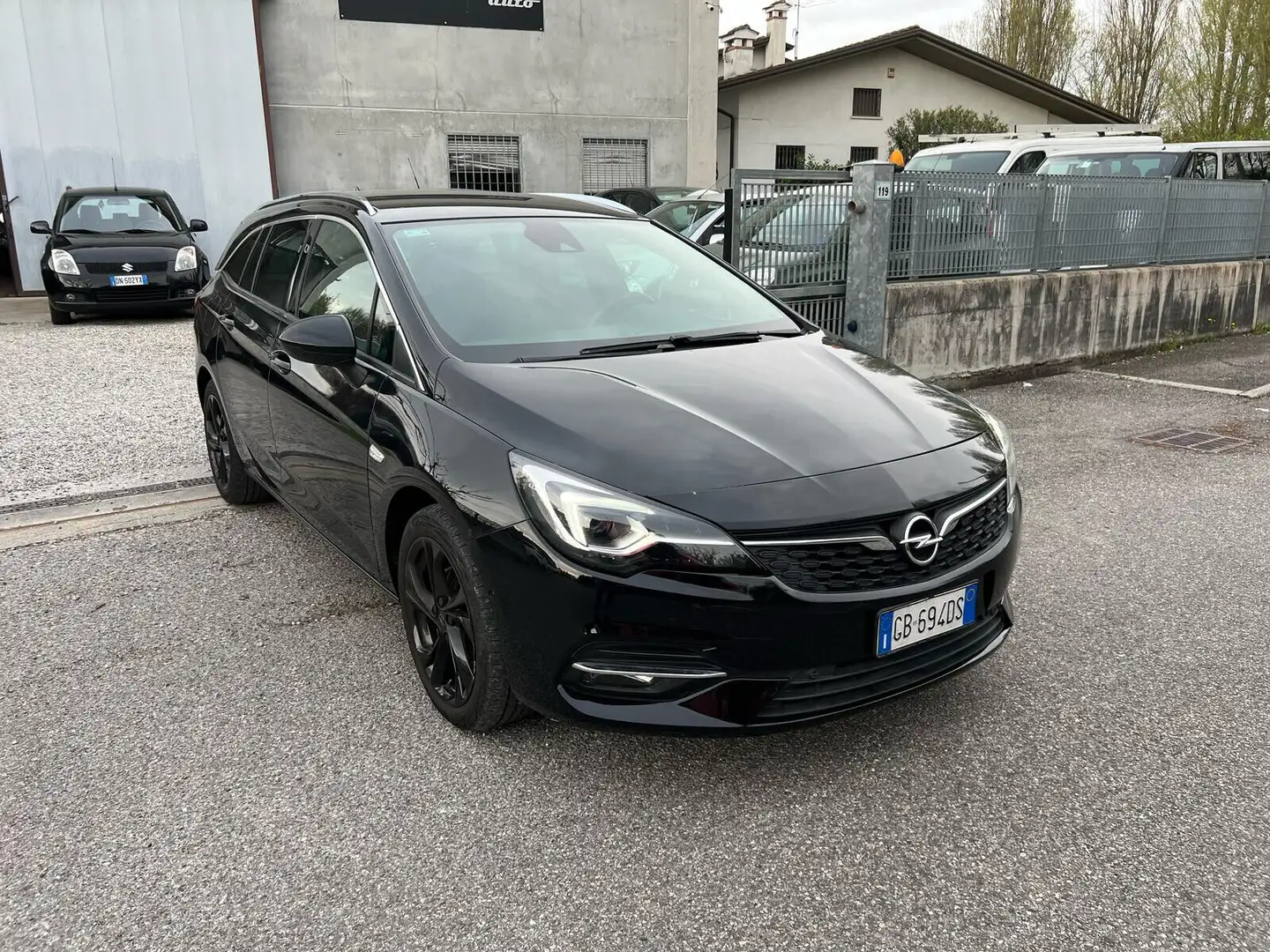 Opel Astra 1.5 CDTI 122 CV S&S Sports Tourer Ultimate Schwarz - 1