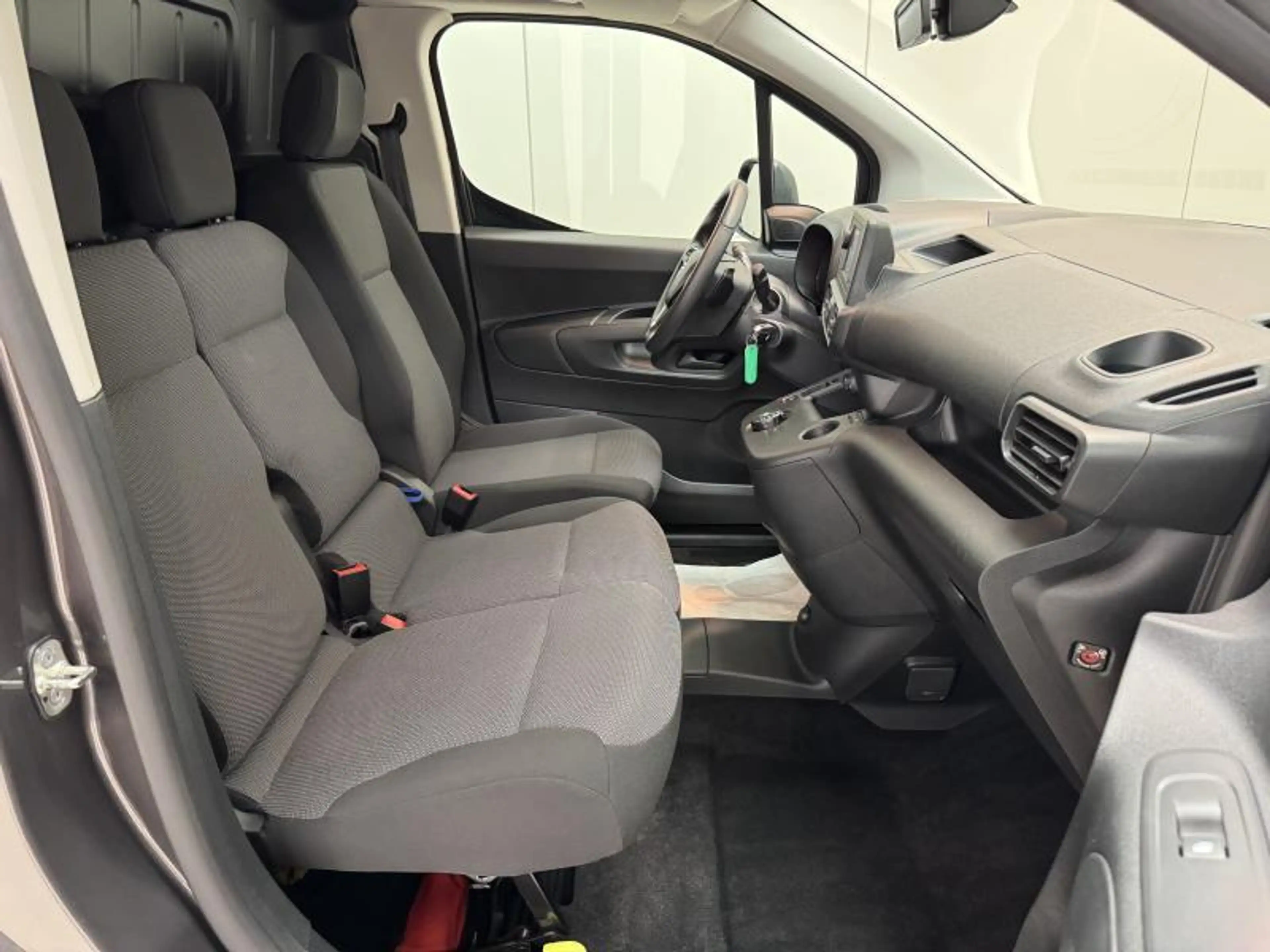 Opel Combo 1.5 BlueHDi 130 AT8 L1 PDC|CRUISE|AIRCO|LEDEREN ST — photo 3