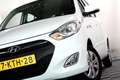 Hyundai i10 1.0 i-Vision NL-AUTO BLUETH AIRCO PDC MFSTUUR '13 Biały - thumbnail 8