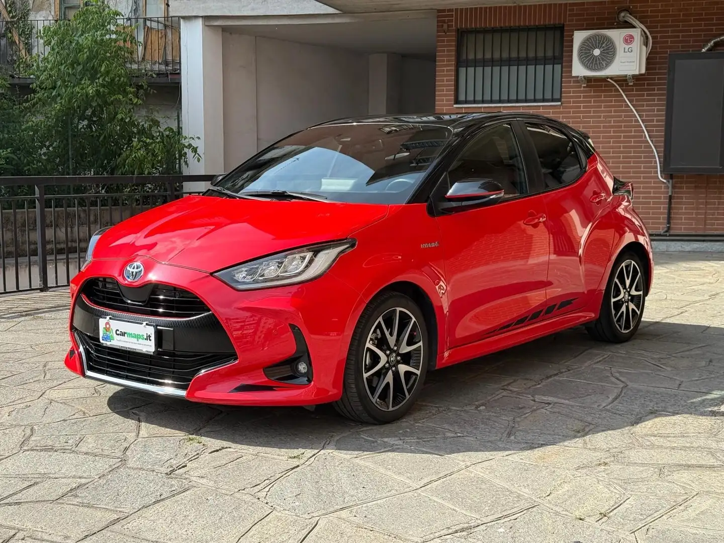 Toyota Yaris 1.5 Hybrid 5 porte Premiere Rosso - 1