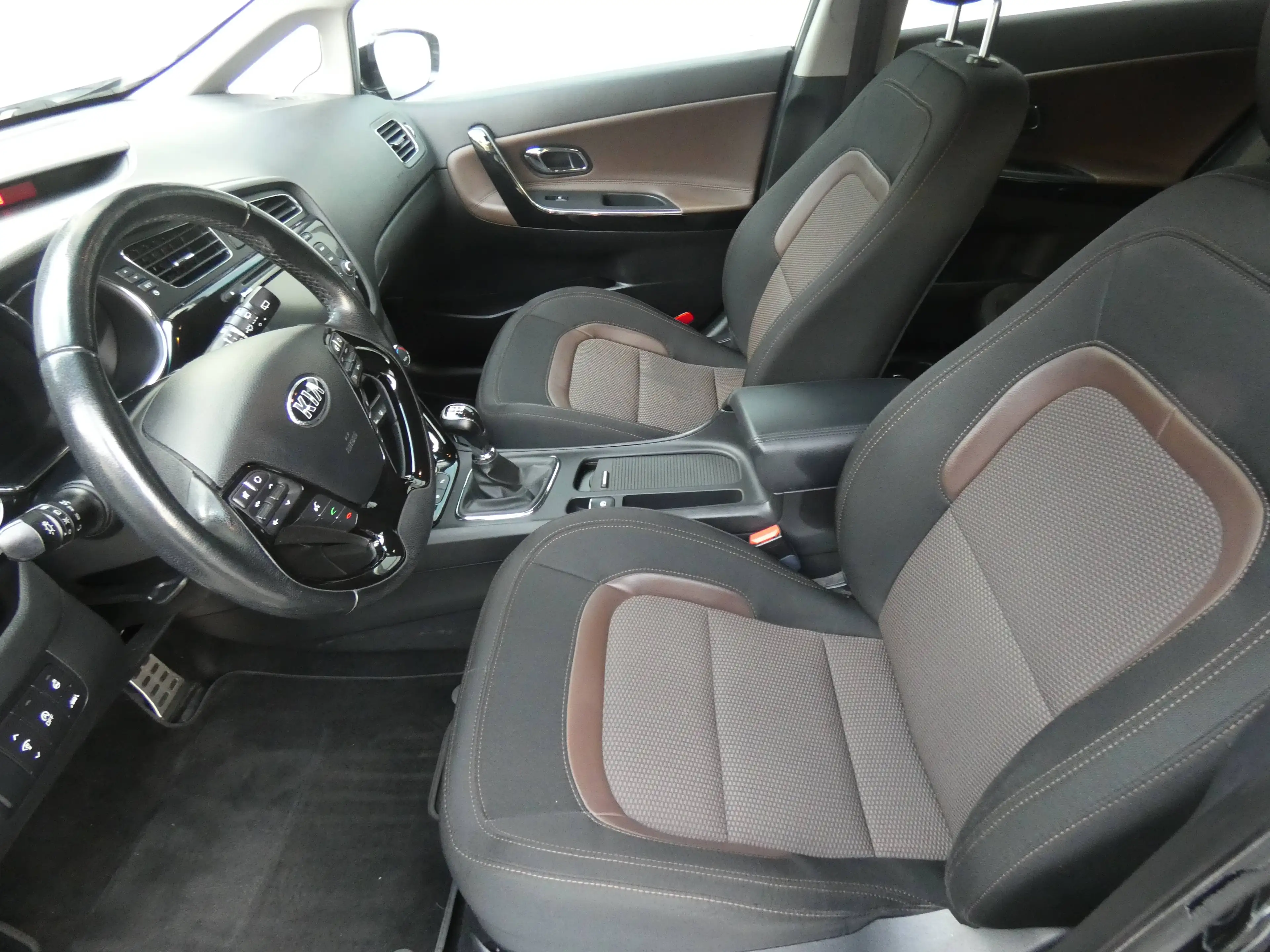 Kia Ceed SW / cee'd SW Platinum Edition — photo 10