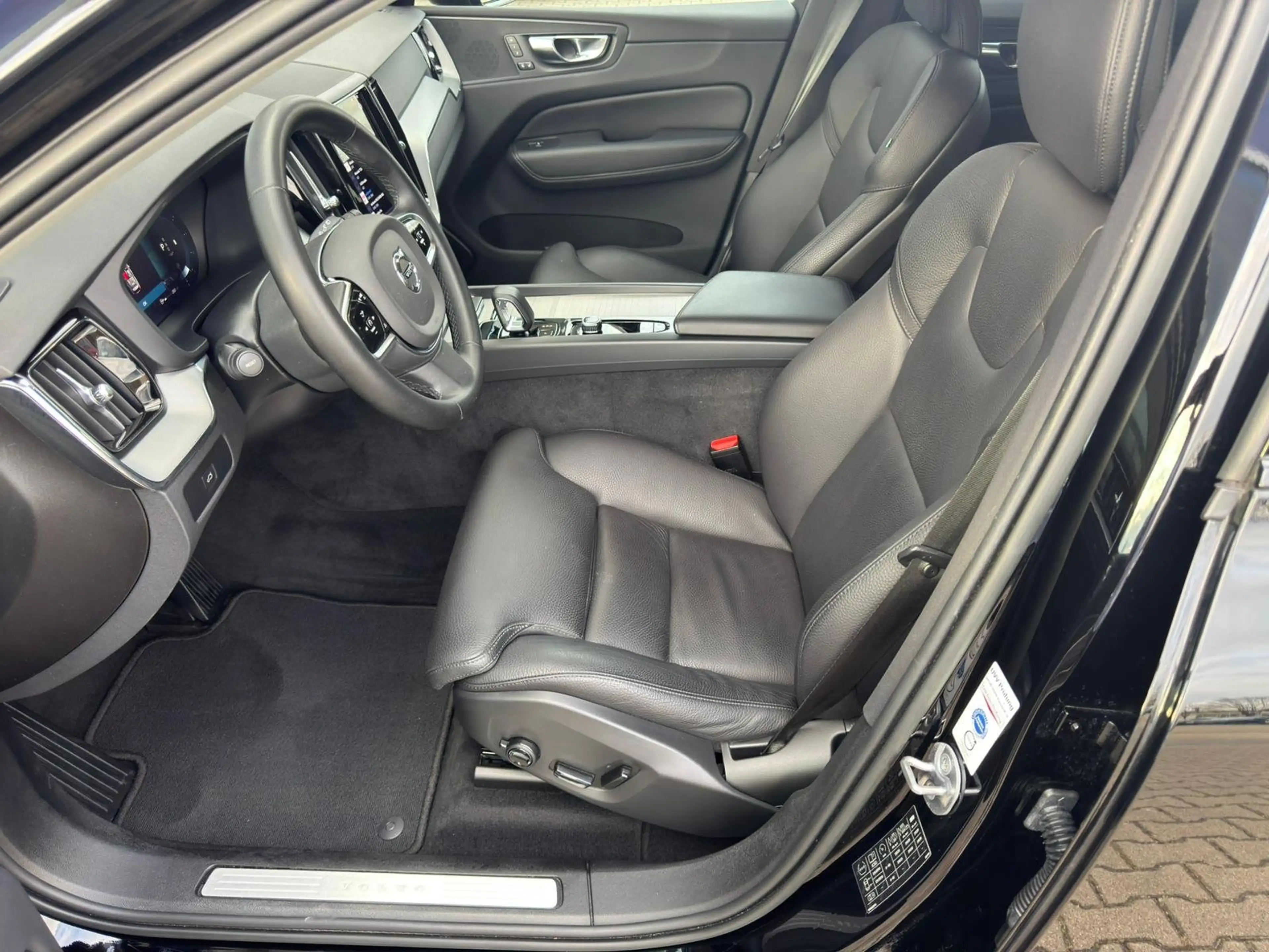 Volvo V60 Cross Country B4d Diesel Ultimate AWD — photo 9