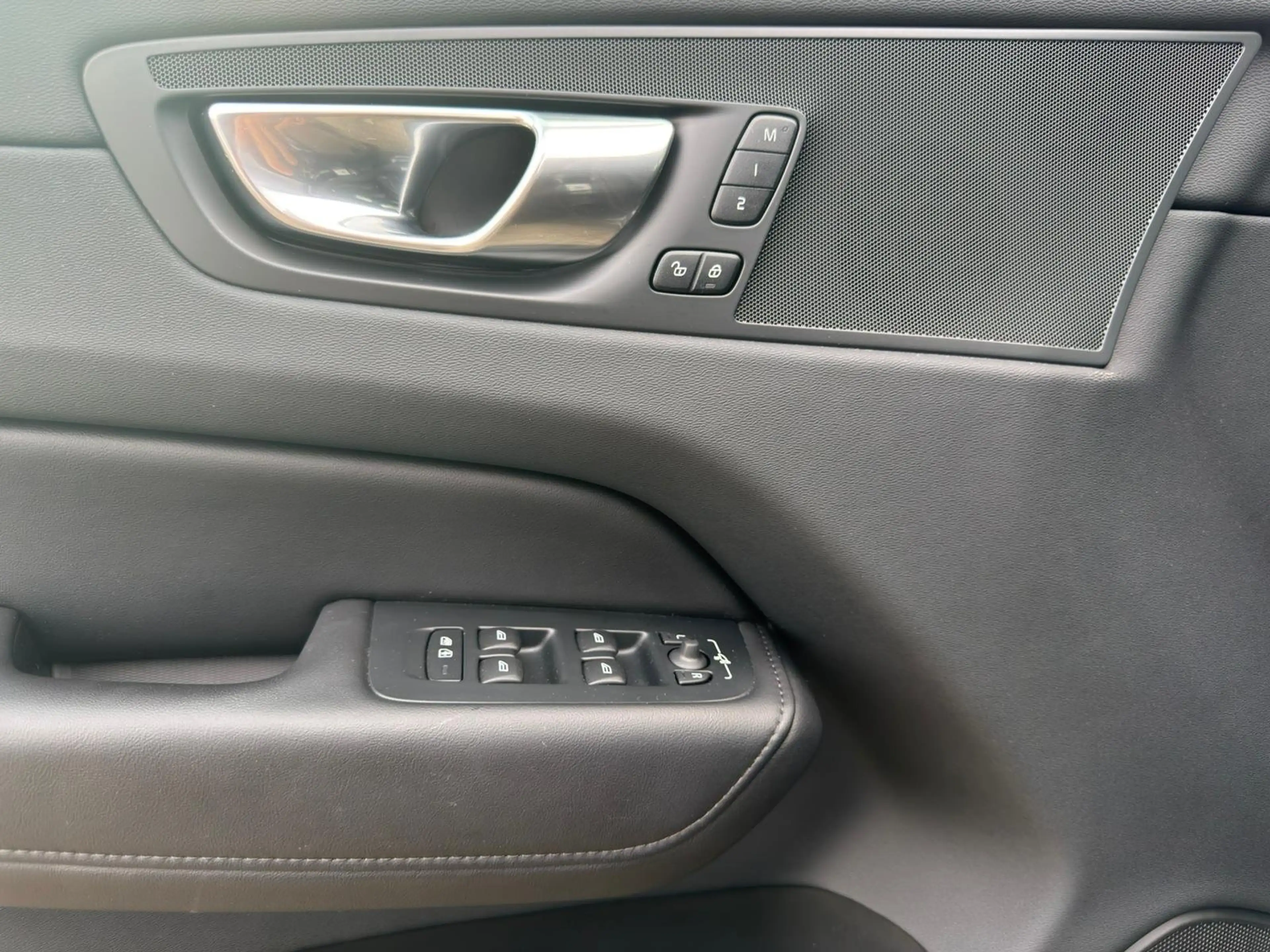Volvo V60 Cross Country B4d Diesel Ultimate AWD — photo 10