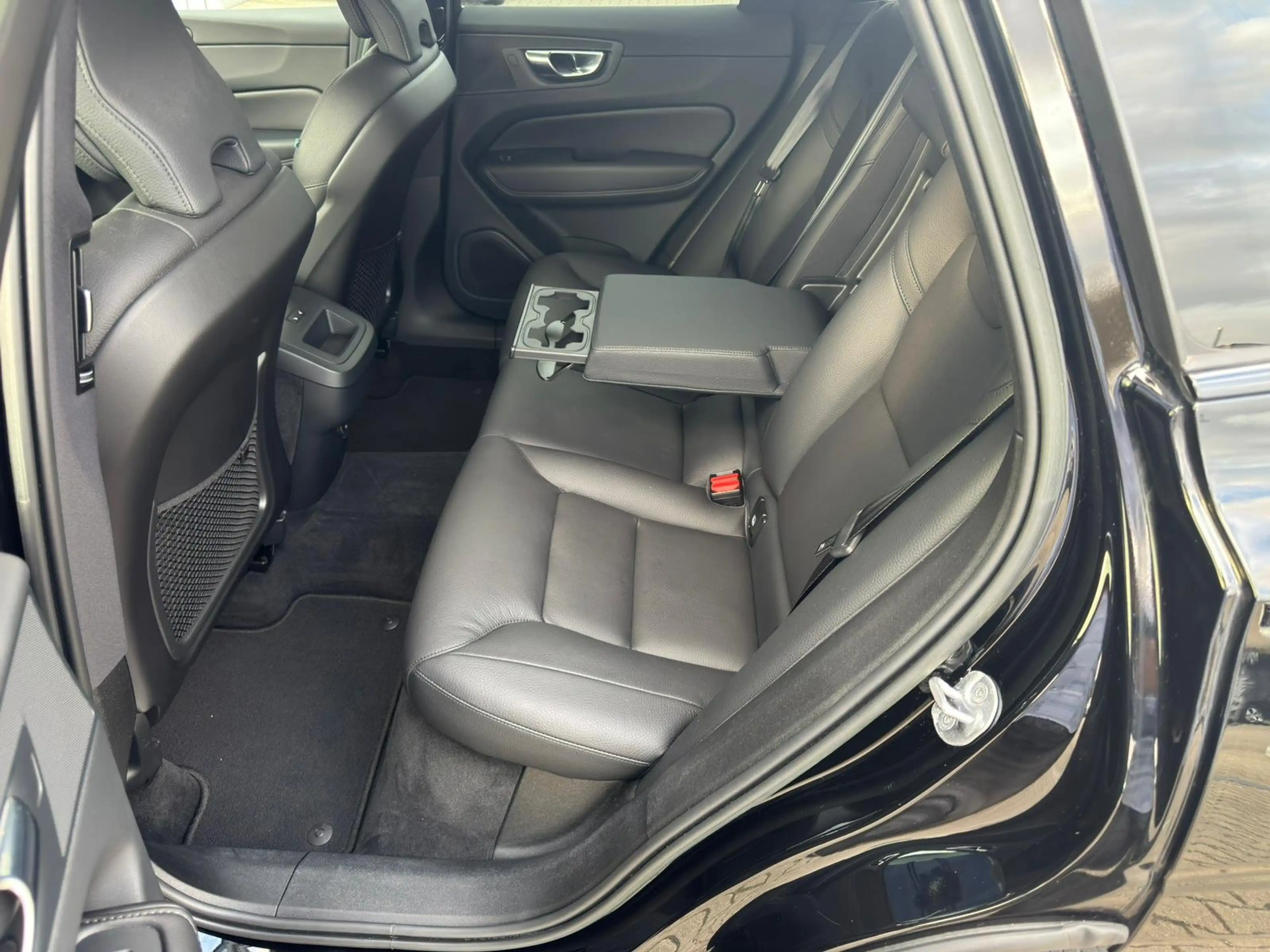 Volvo V60 Cross Country B4d Diesel Ultimate AWD — photo 11