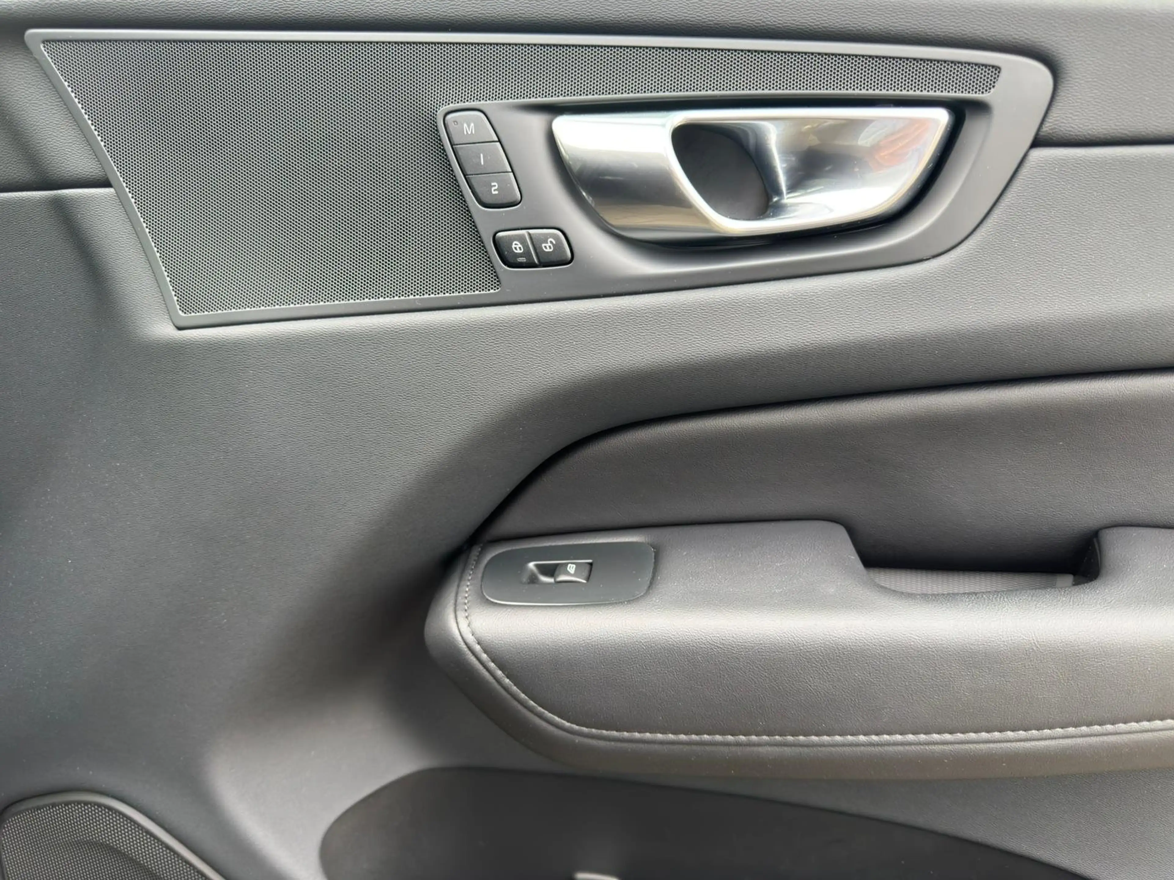 Volvo V60 Cross Country B4d Diesel Ultimate AWD — photo 13
