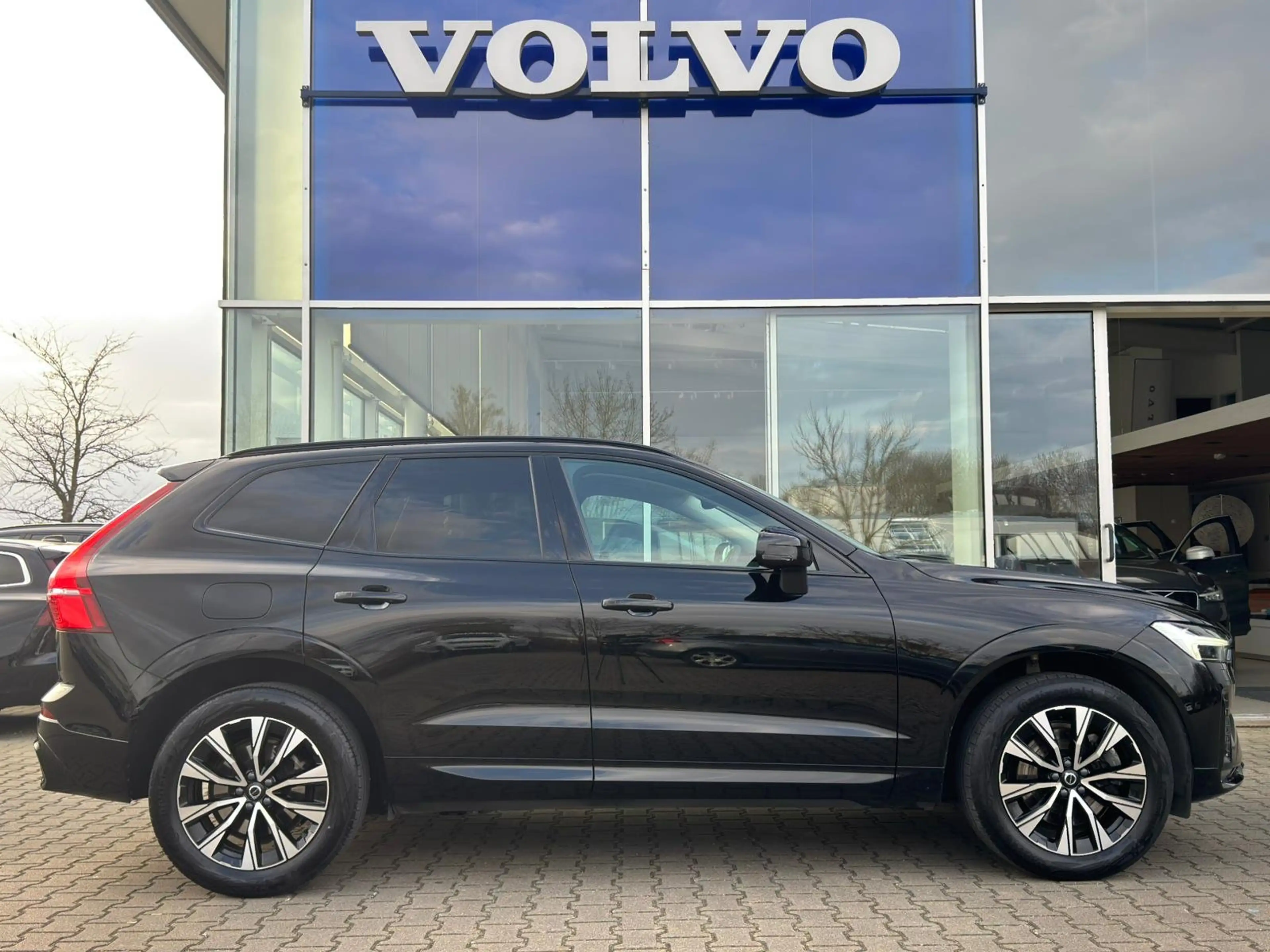 Volvo V60 Cross Country B4d Diesel Ultimate AWD — photo 3