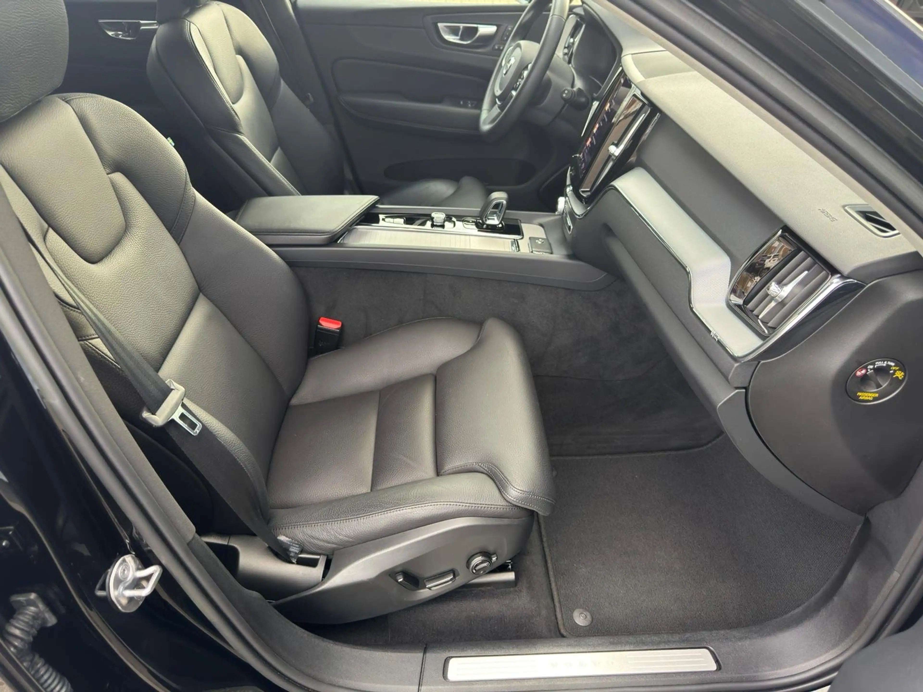 Volvo V60 Cross Country B4d Diesel Ultimate AWD — photo 12