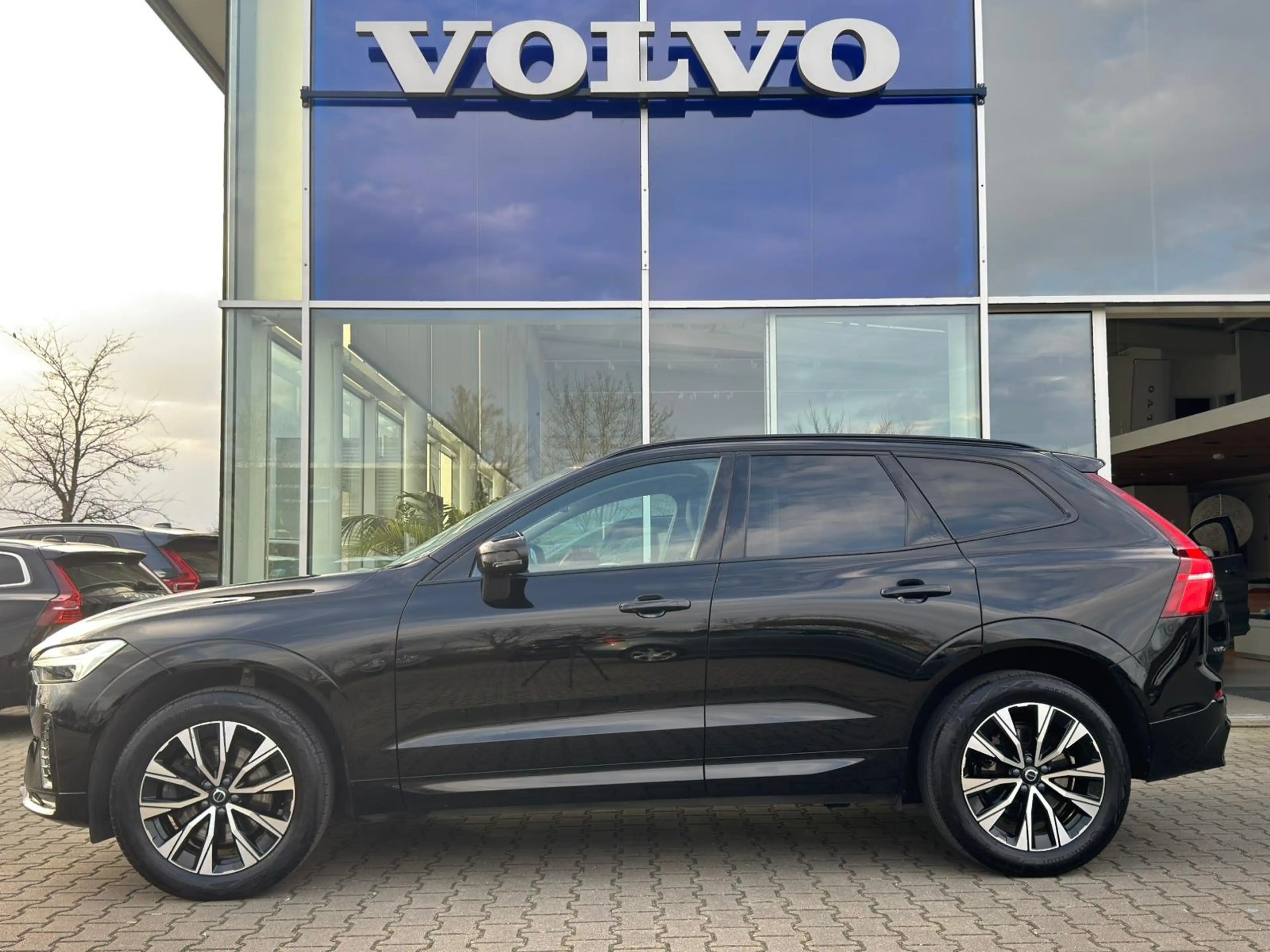 Volvo V60 Cross Country B4d Diesel Ultimate AWD — photo 2