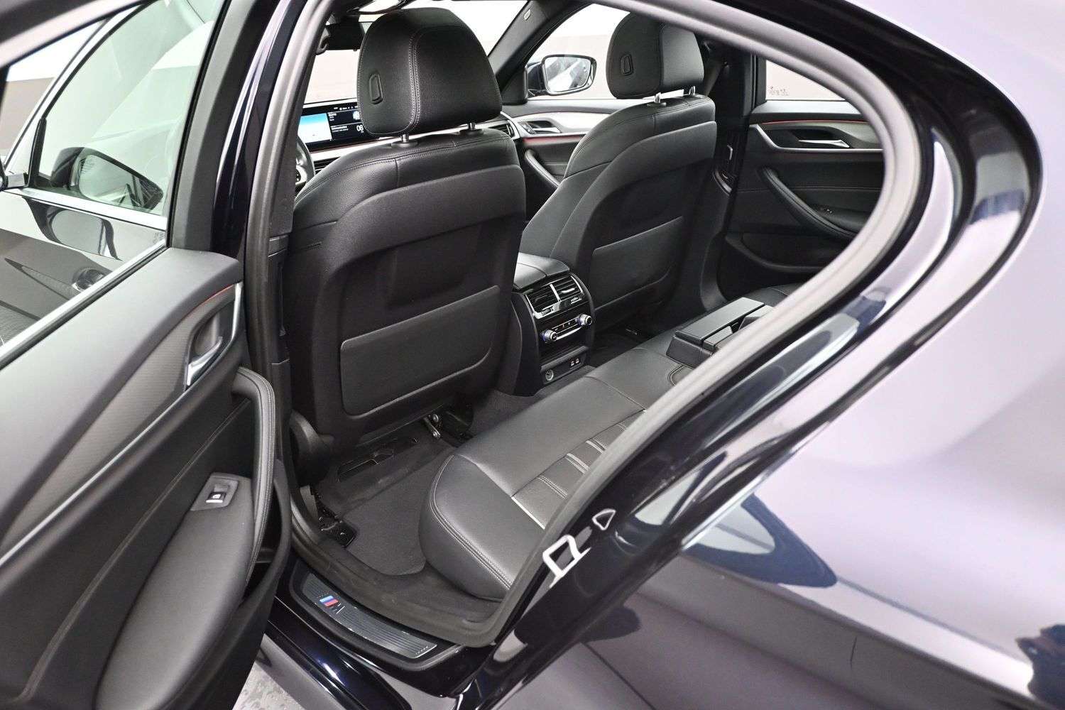2020 BMW 5 Series 530i xDrive Blind Spot Monitoring | Sunroof | Tri- 4 cyl thumb 22