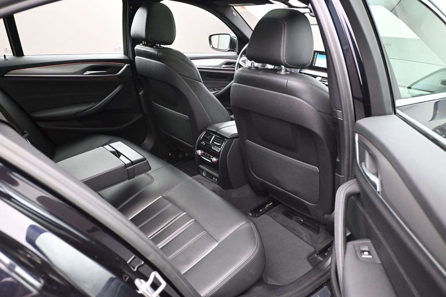2020 BMW 5 Series 530i xDrive Blind Spot Monitoring | Sunroof | Tri- 4 cyl thumb 27