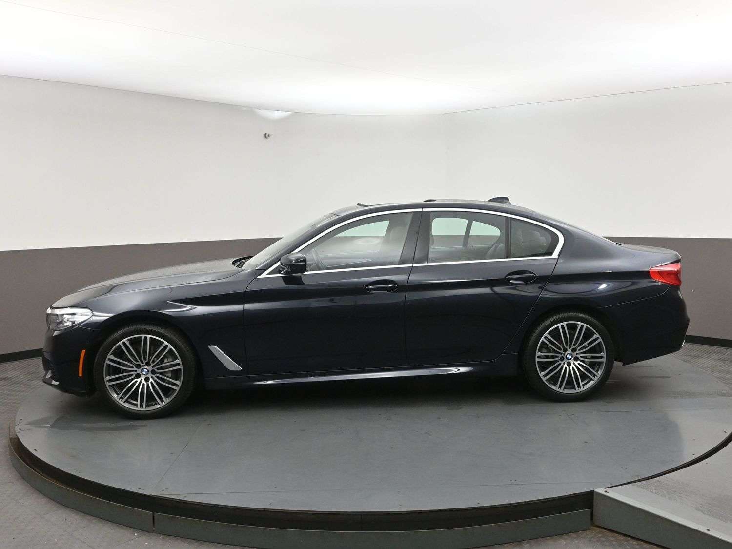 2020 BMW 5 Series 530i xDrive Blind Spot Monitoring | Sunroof | Tri- 4 cyl thumb 37