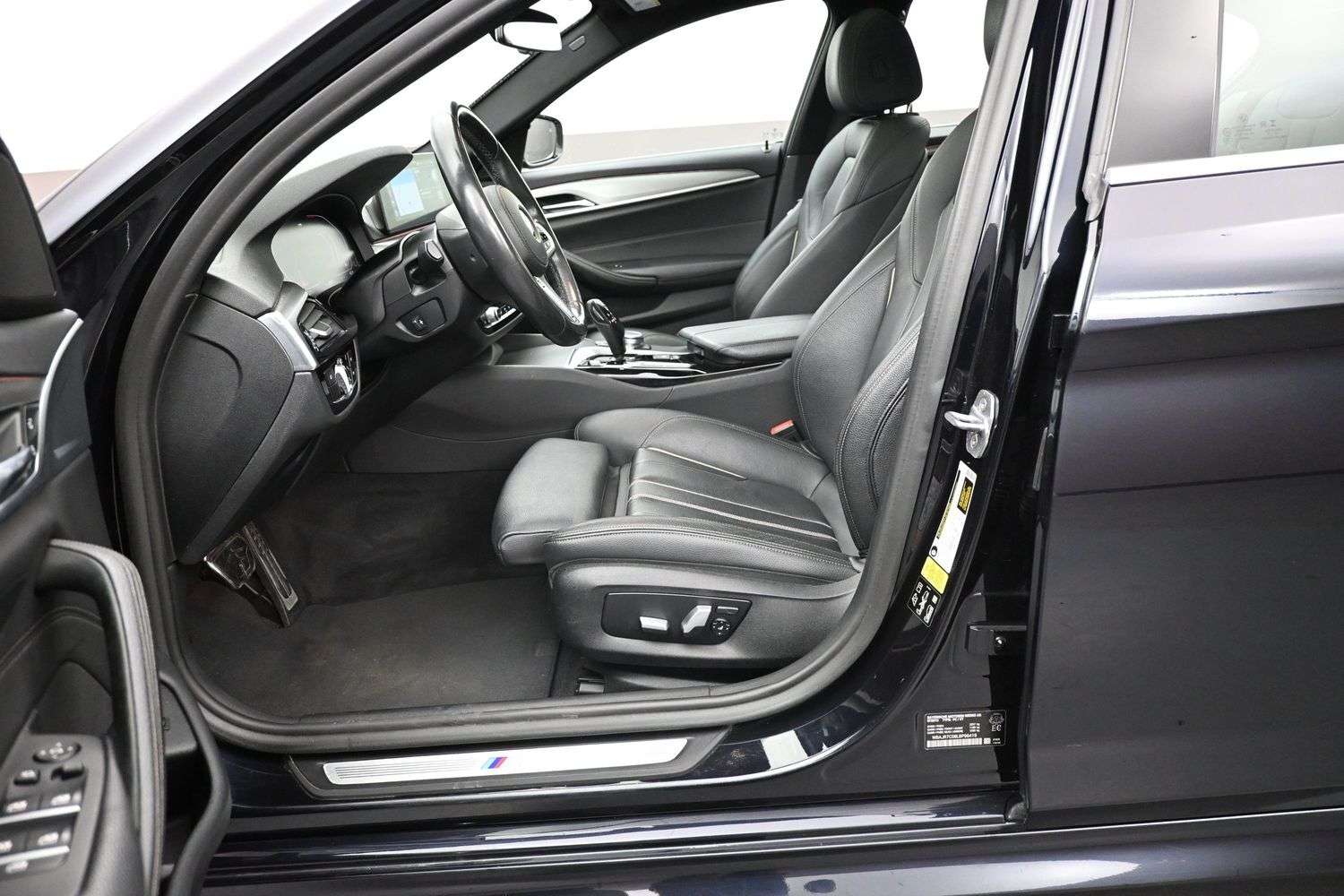 2020 BMW 5 Series 530i xDrive Blind Spot Monitoring | Sunroof | Tri- 4 cyl thumb 18