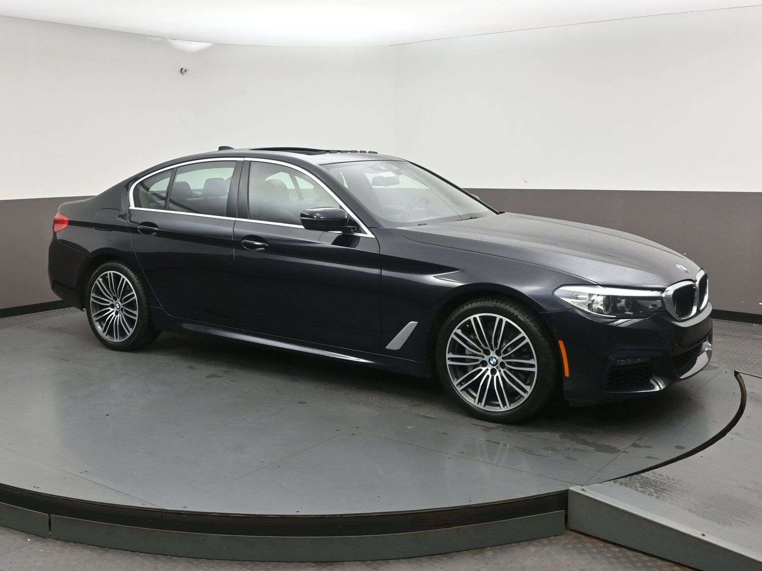 2020 BMW 5 Series 530i xDrive Blind Spot Monitoring | Sunroof | Tri- 4 cyl