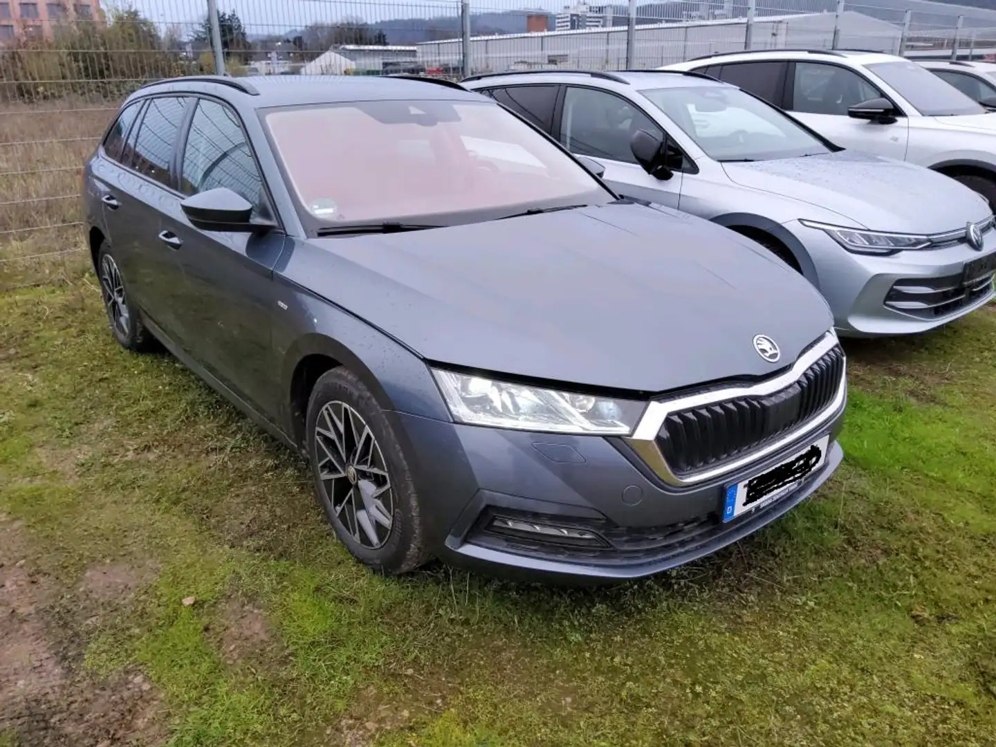 Skoda Octavia Combi 1.5 TSI Clever Matrix, Navi Grau - 2