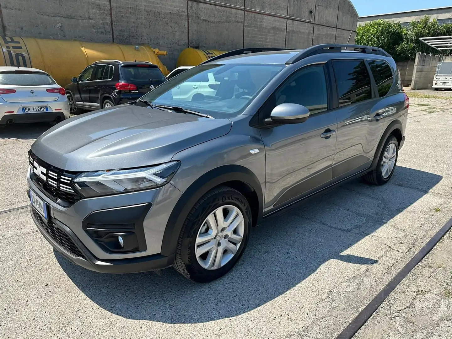 Dacia Jogger 1.6 Hybrid 140 7 posti Expression Grigio - 1