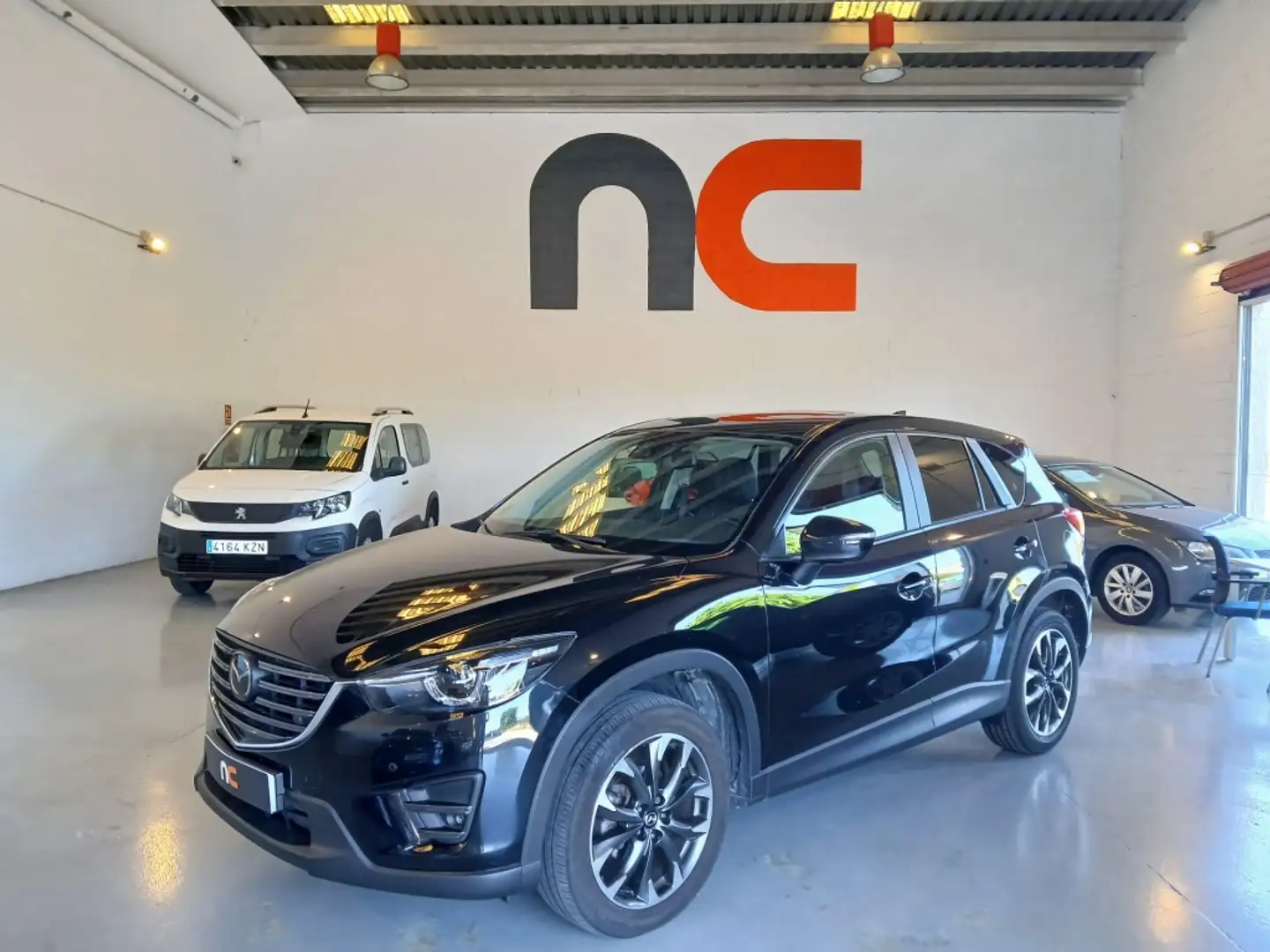 Mazda CX-5 2.2DE Luxury 4WD 175 Aut. Noir - 1