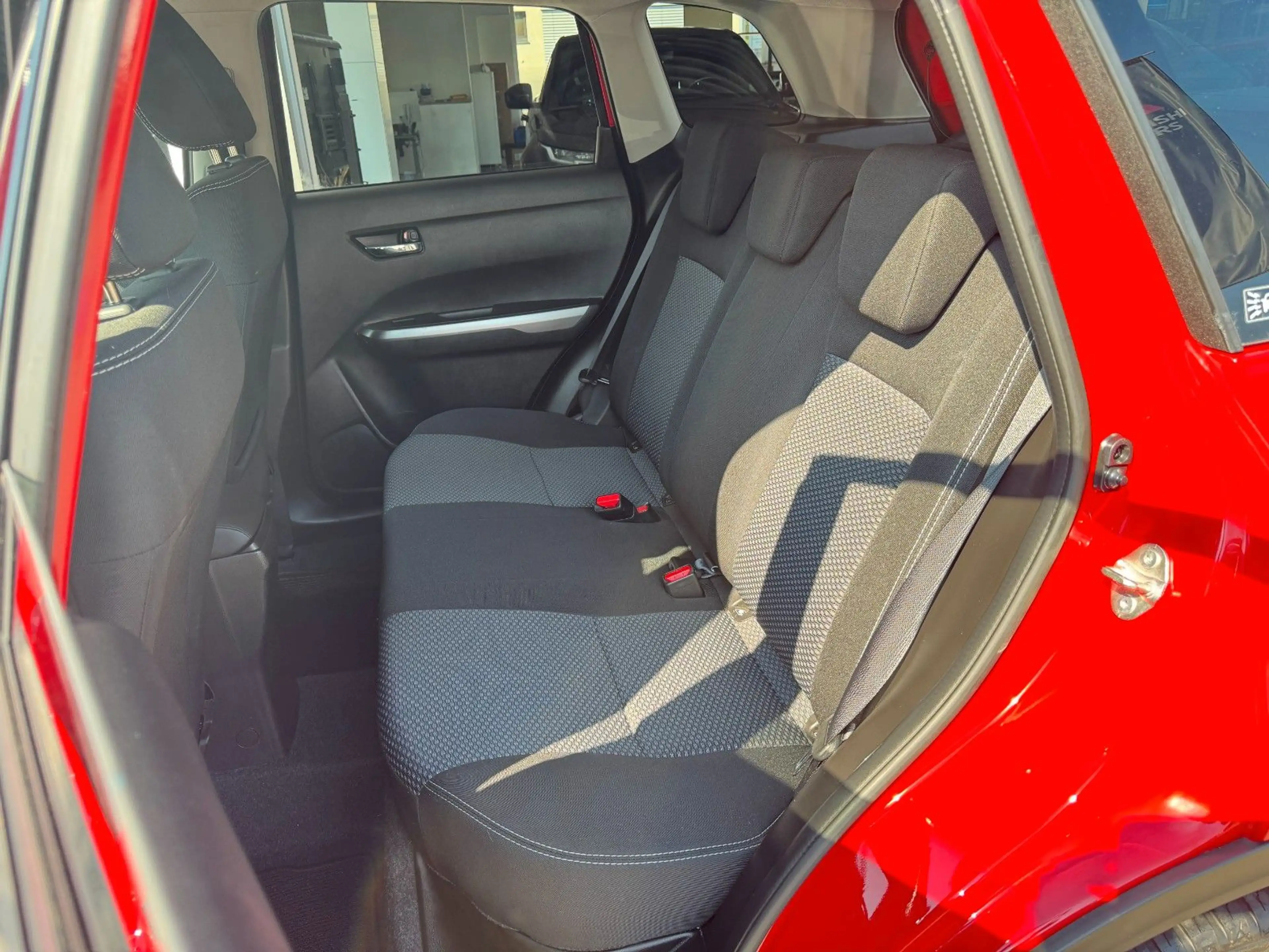 Suzuki Vitara 1.5 DUAJET Hybrid *NAVI*SITZH*LED*KAMERA* — photo 15