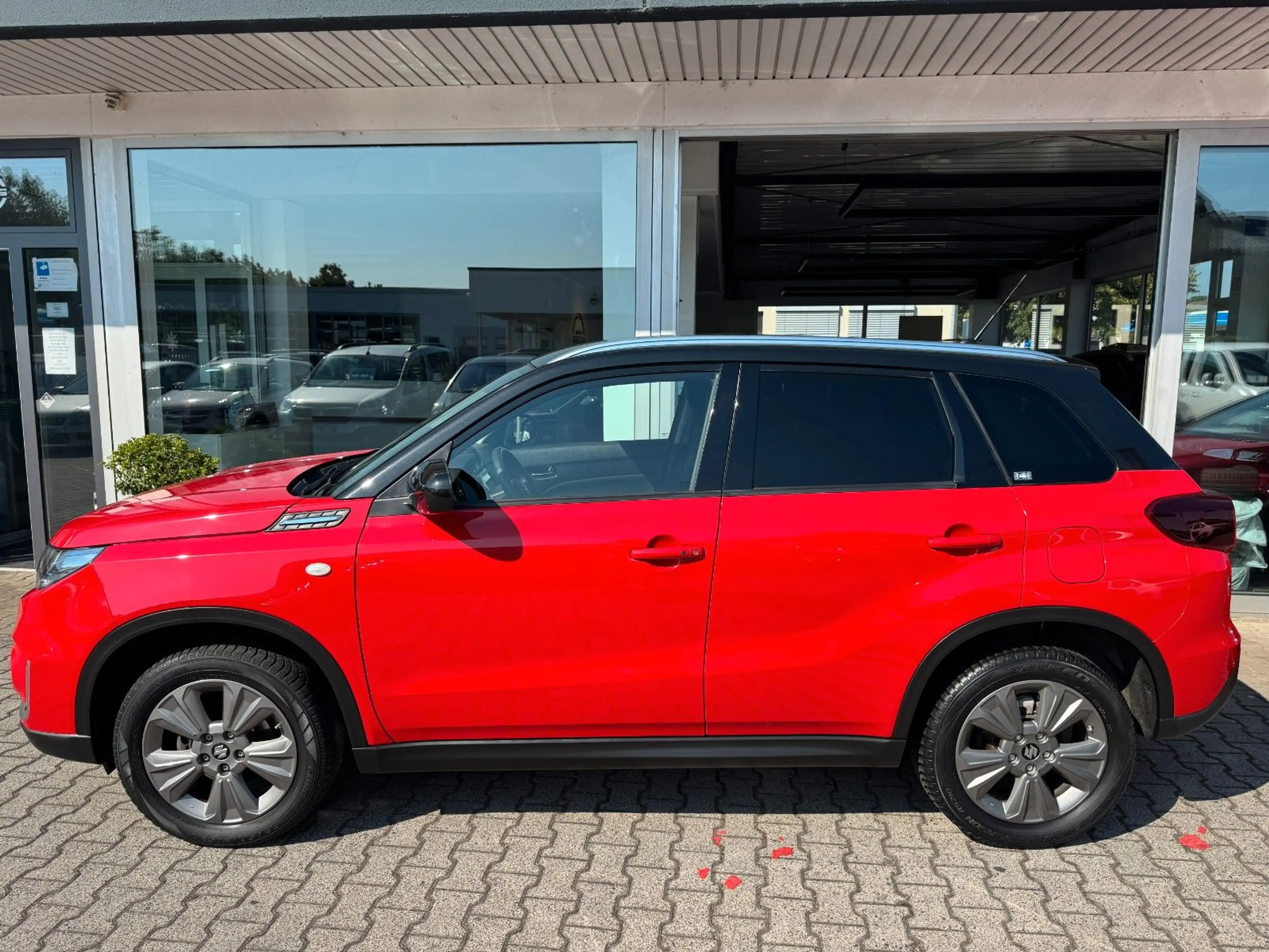 Suzuki Vitara 1.5 DUAJET Hybrid *NAVI*SITZH*LED*KAMERA* — photo 3