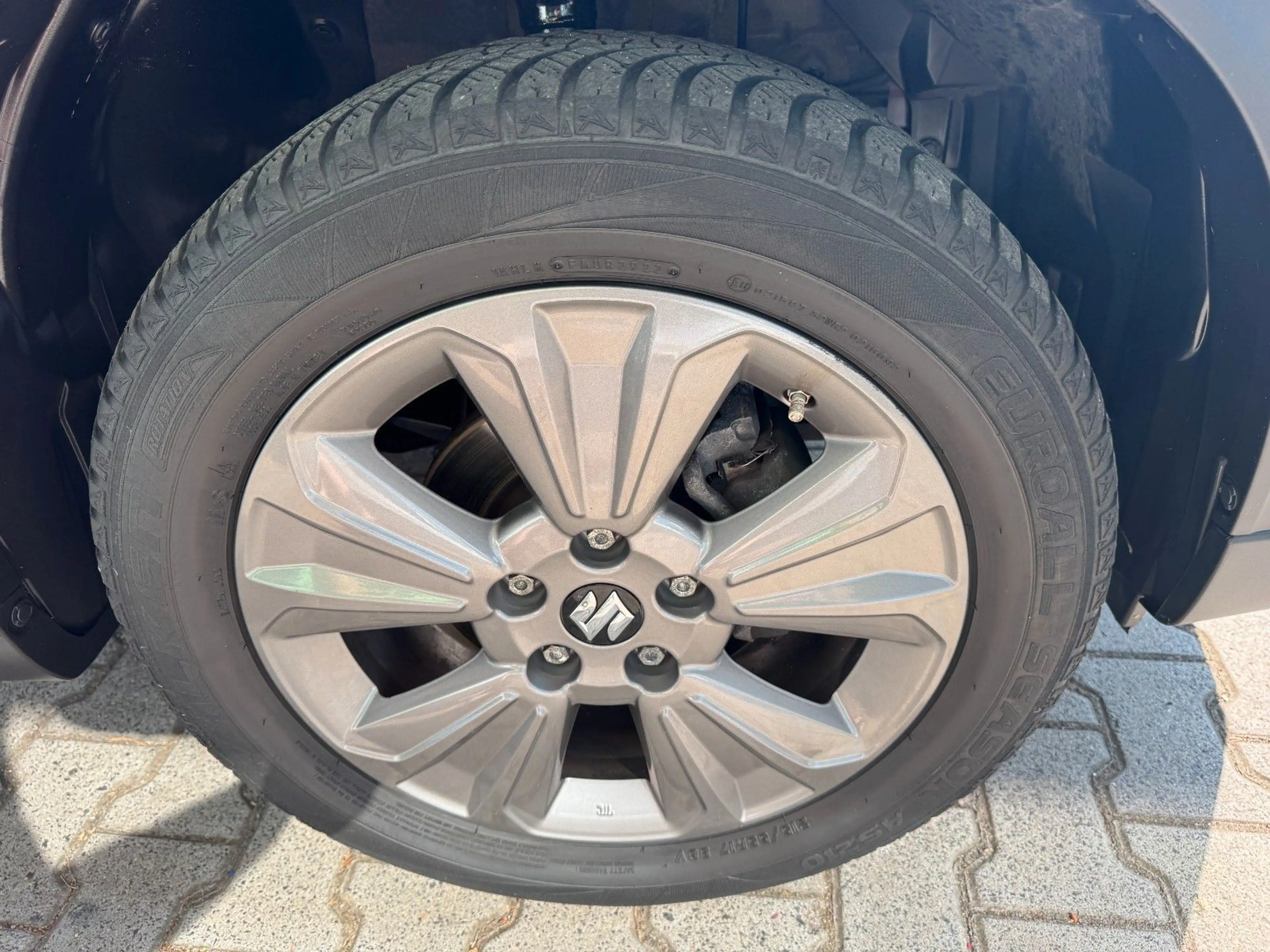 Suzuki Vitara 1.5 DUAJET Hybrid *NAVI*SITZH*LED*KAMERA* — photo 10