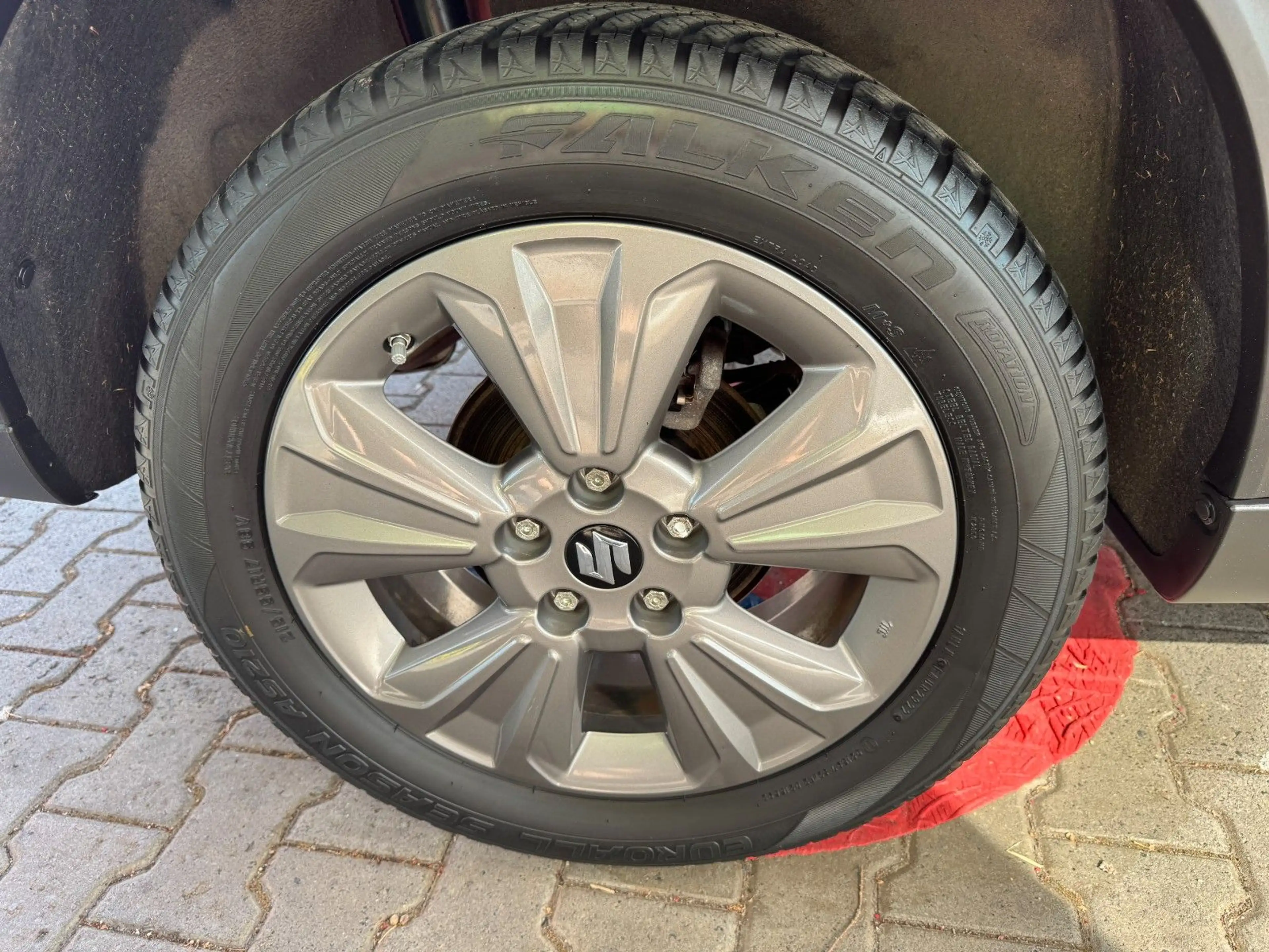 Suzuki Vitara 1.5 DUAJET Hybrid *NAVI*SITZH*LED*KAMERA* — photo 9
