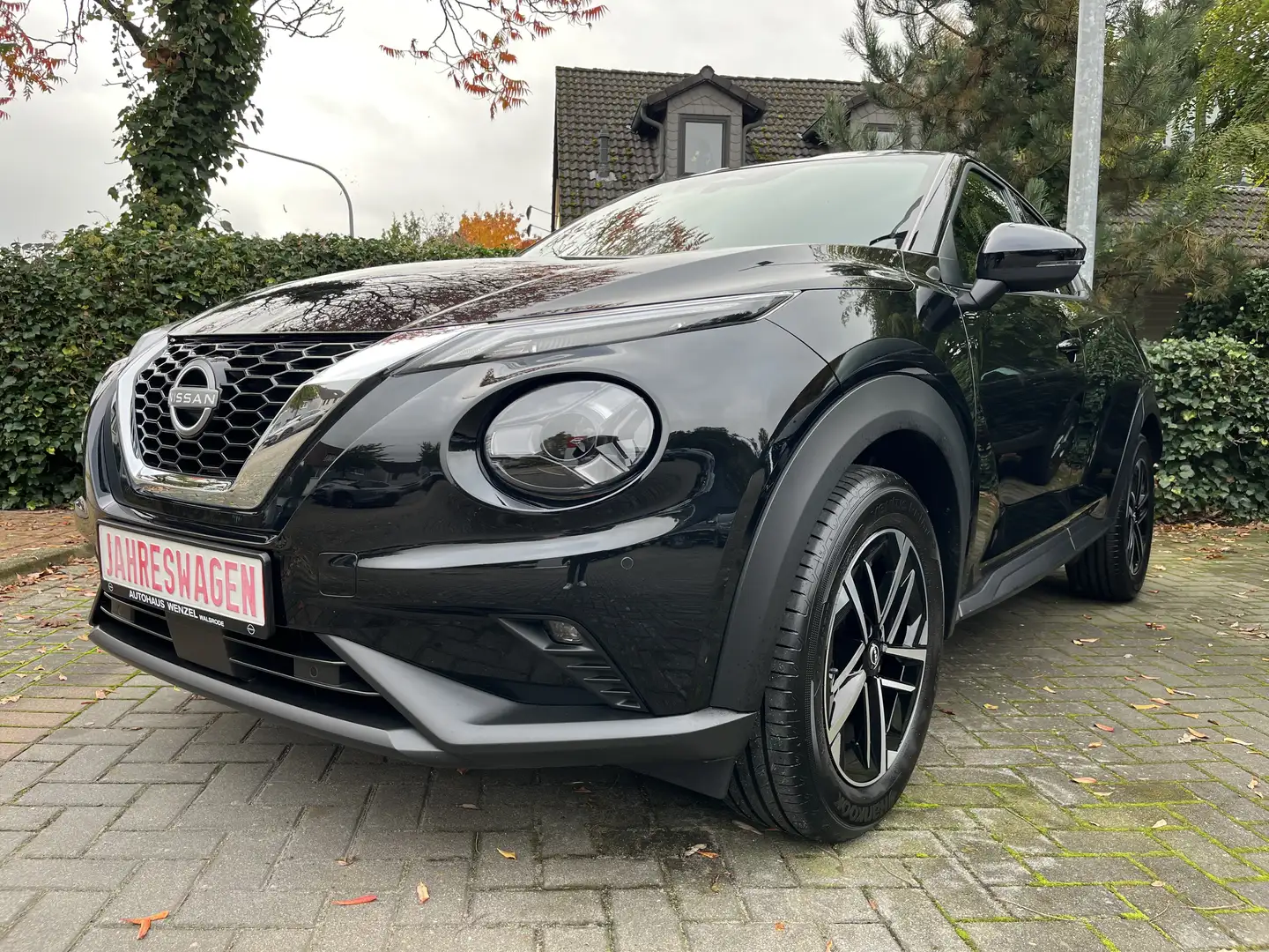 Nissan Juke 1.0 DIG-T N-Connecta,LED, Navi, Winterp, Kamera Noir - 1