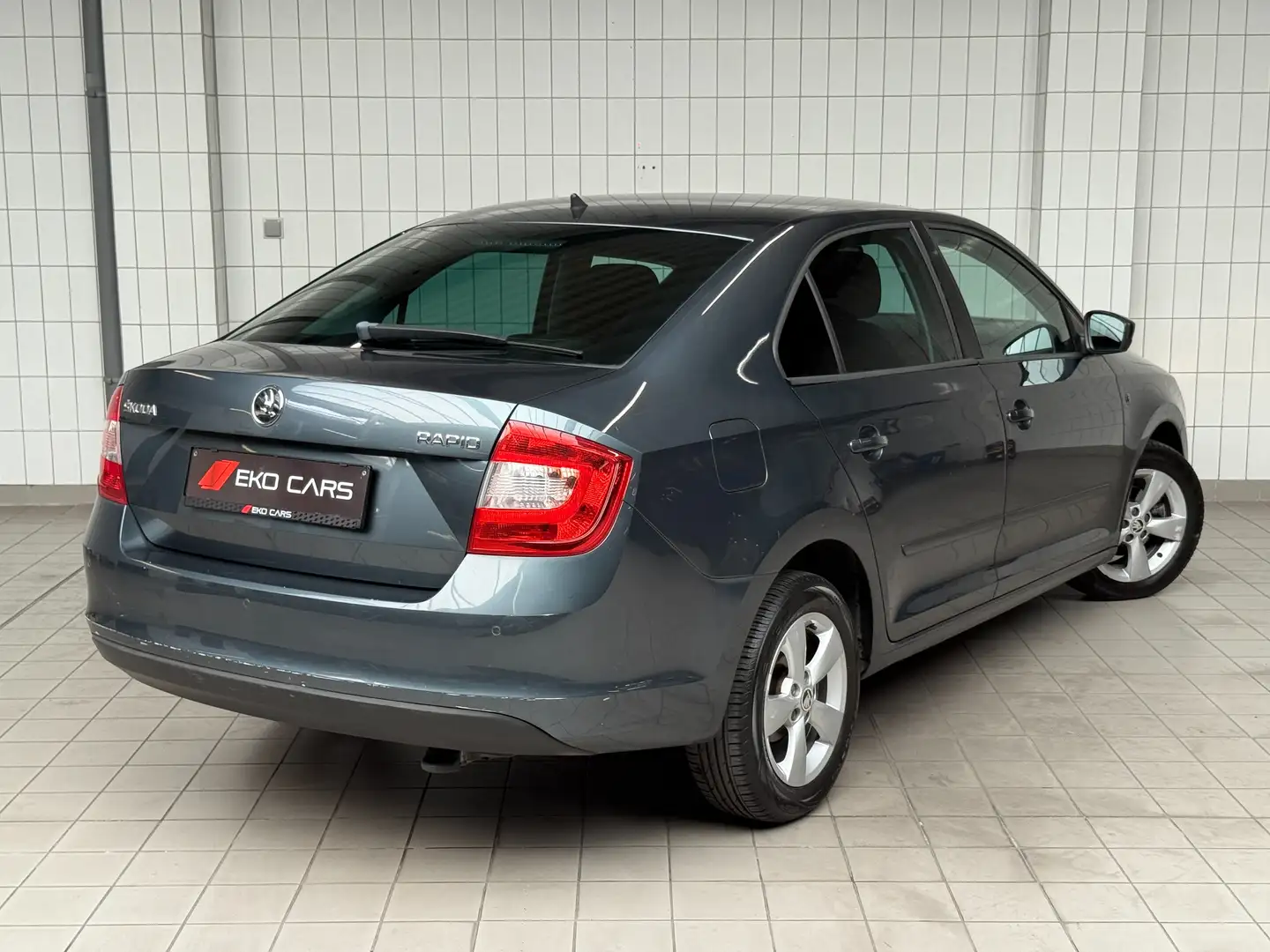 Skoda Rapid/Spaceback 1.2 TSI 62.560 Km - Essence - Clim auto - Essence! Gris - 2