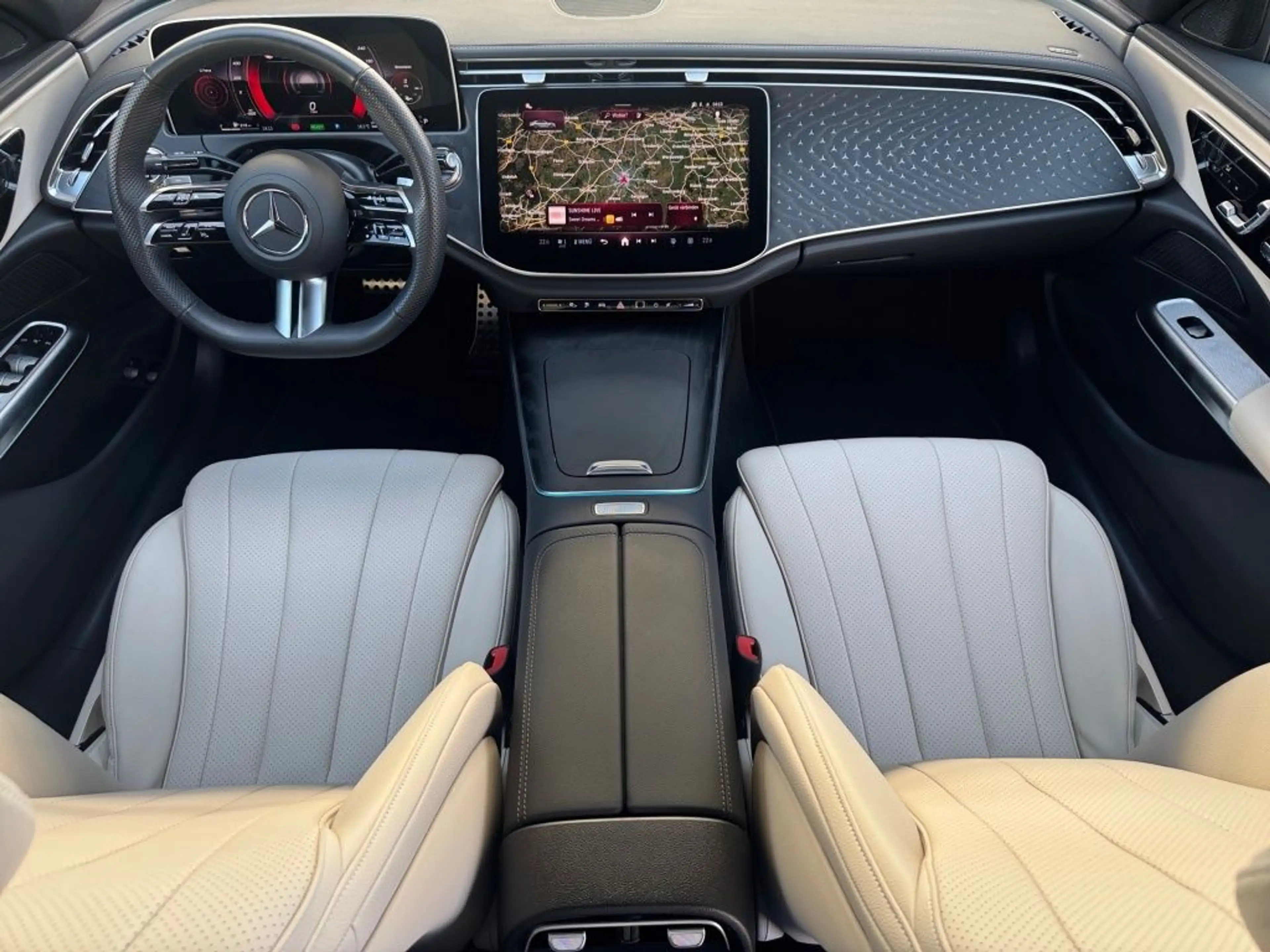 Mercedes-Benz E 300 e AMG, 20'', Night, Pano, Beige Int,DIGITA — photo 2