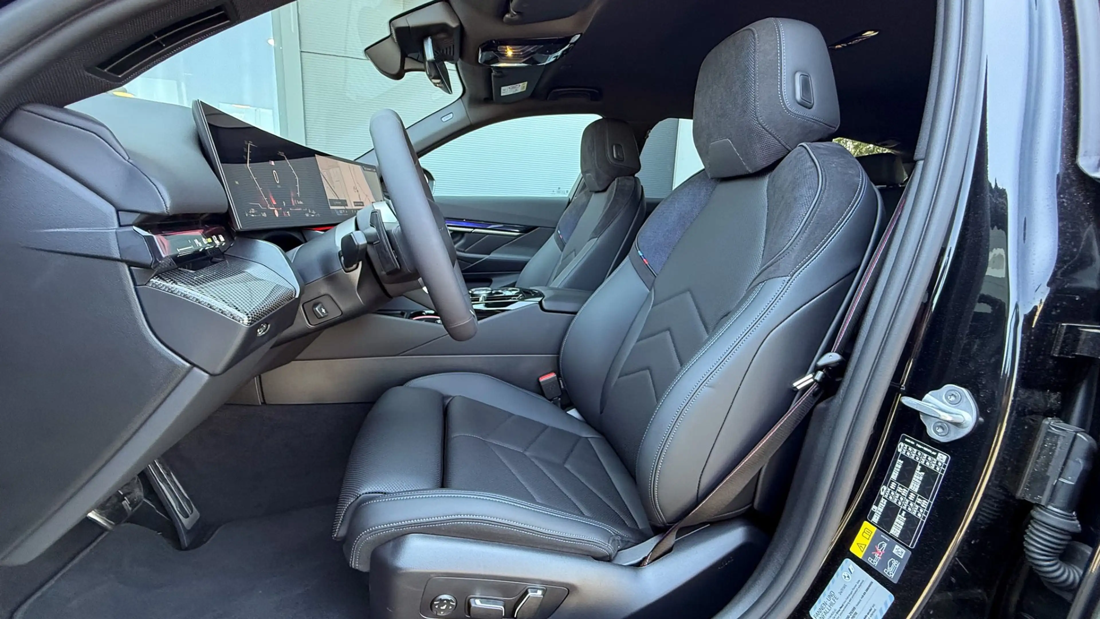 BMW 550 e xDrive M-Sportpaket Pro — photo 13