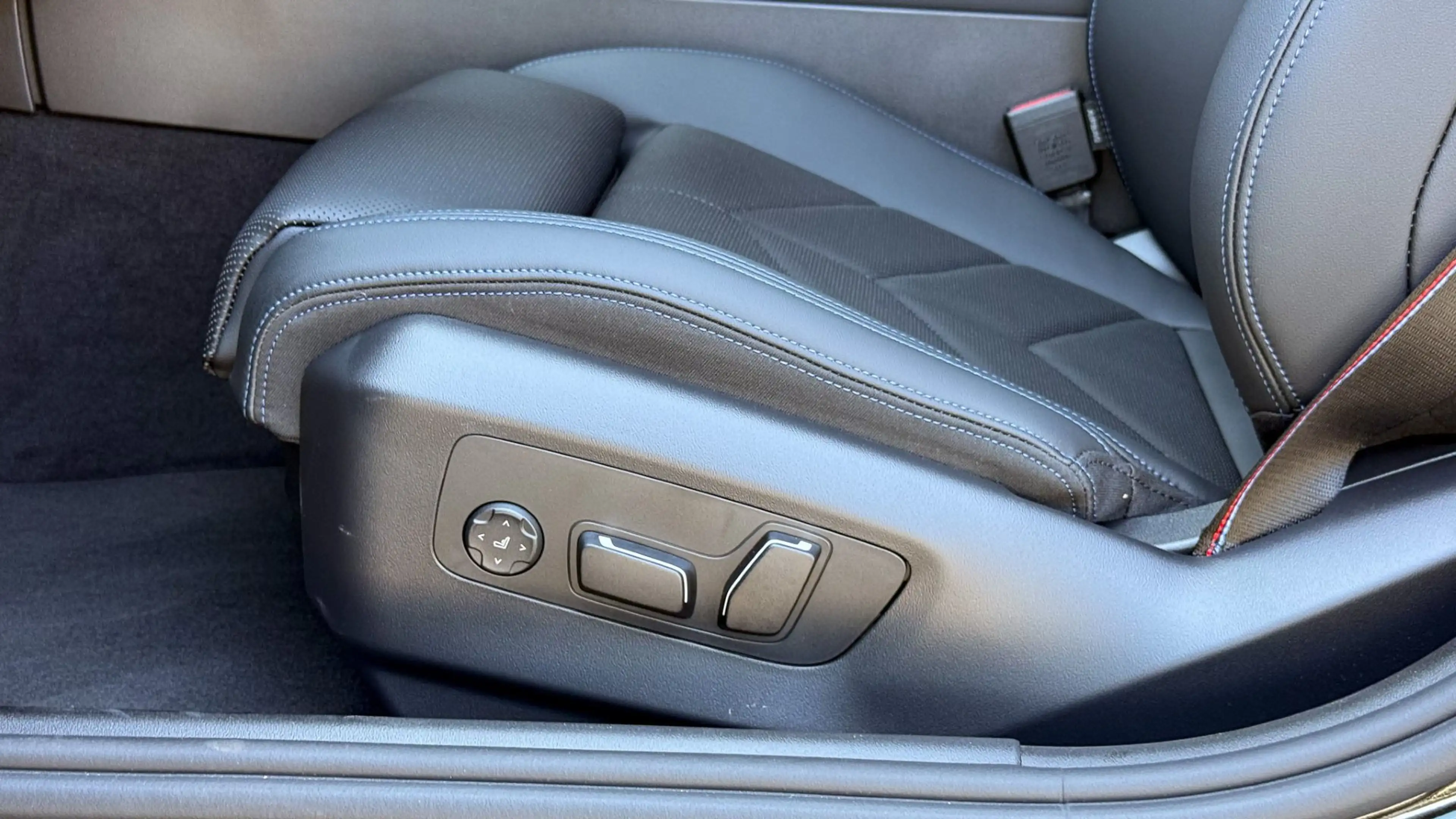 BMW 550 e xDrive M-Sportpaket Pro — photo 15