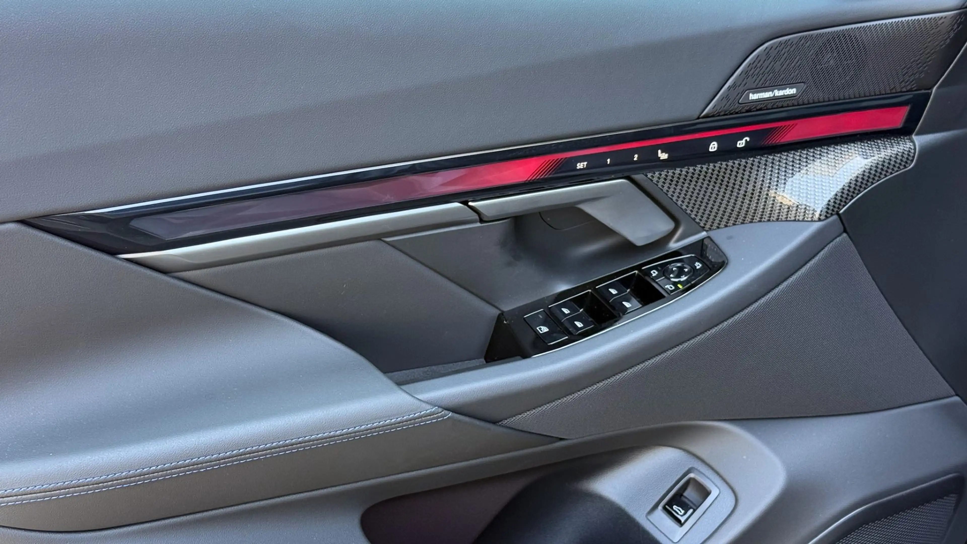 BMW 550 e xDrive M-Sportpaket Pro — photo 12