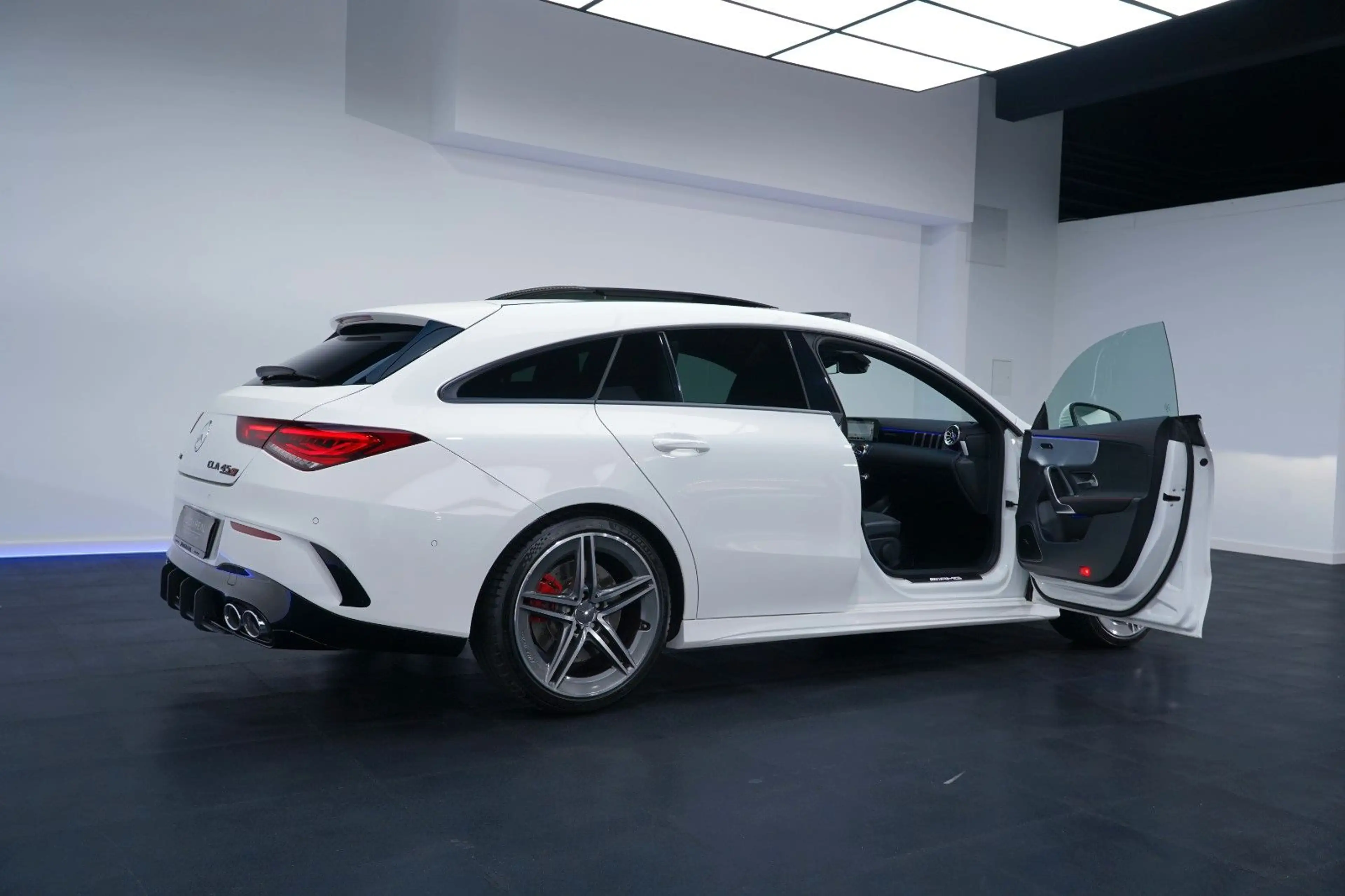 Mercedes-Benz CLA 45 AMG 8G/LED/PANO/KAM/AMBIEN — photo 9