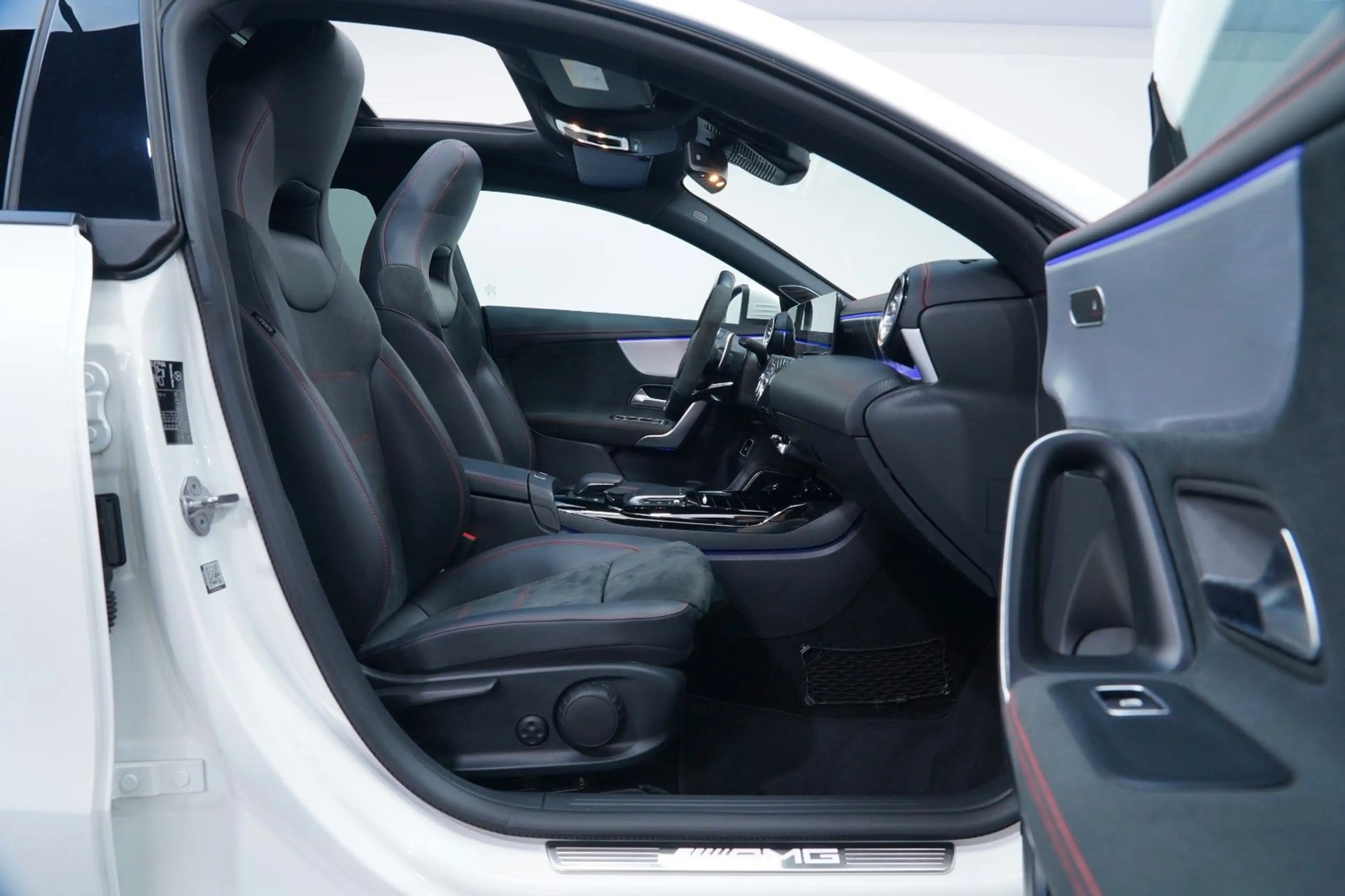Mercedes-Benz CLA 45 AMG 8G/LED/PANO/KAM/AMBIEN — photo 11
