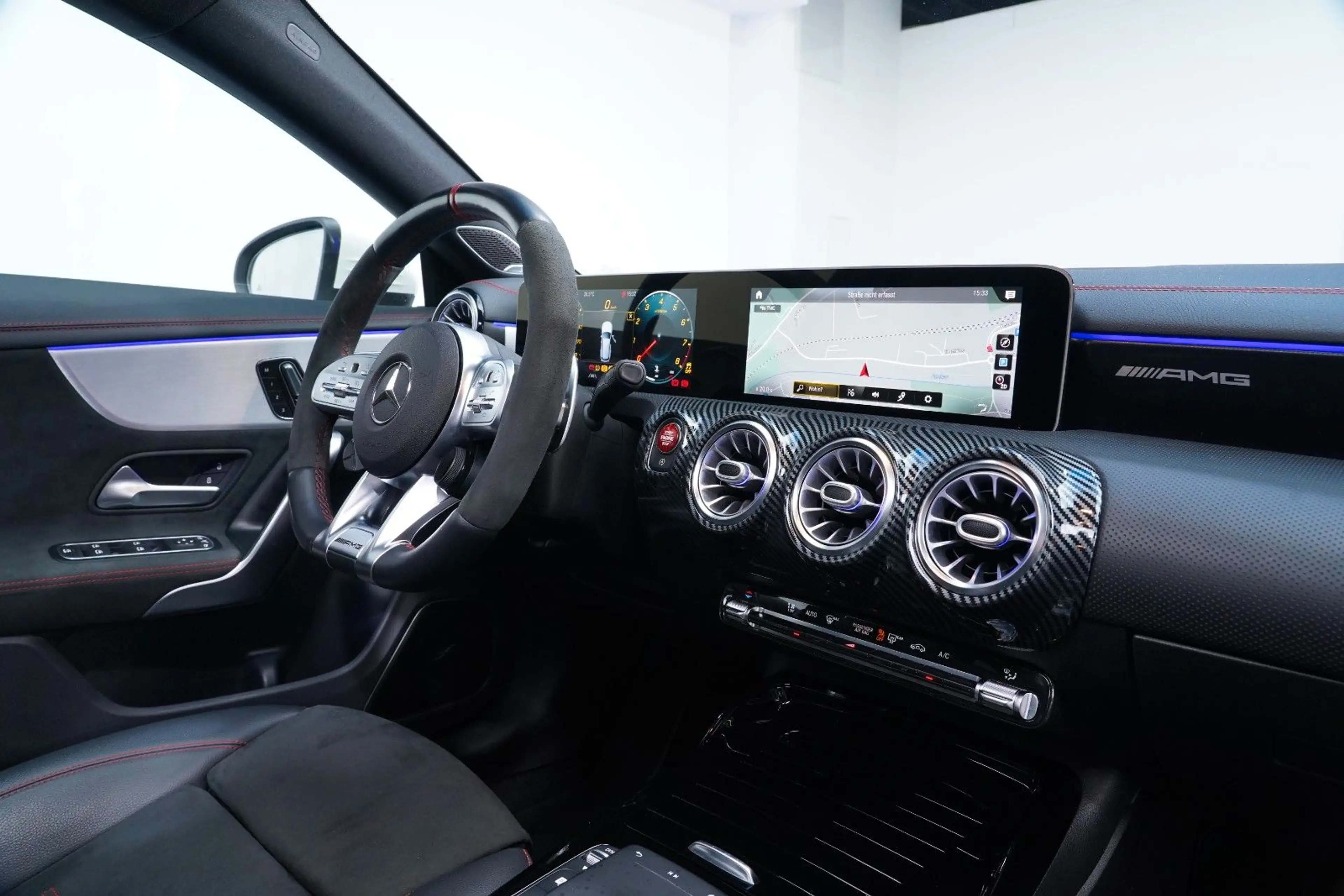 Mercedes-Benz CLA 45 AMG 8G/LED/PANO/KAM/AMBIEN — photo 12