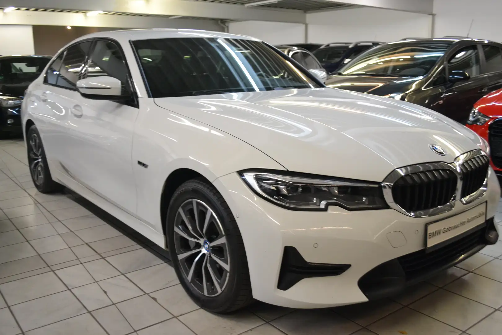 BMW 330 E G20 Sport Line *LED*T-LEDER*NAVI*LIVE-COCKPIT Weiß - 2