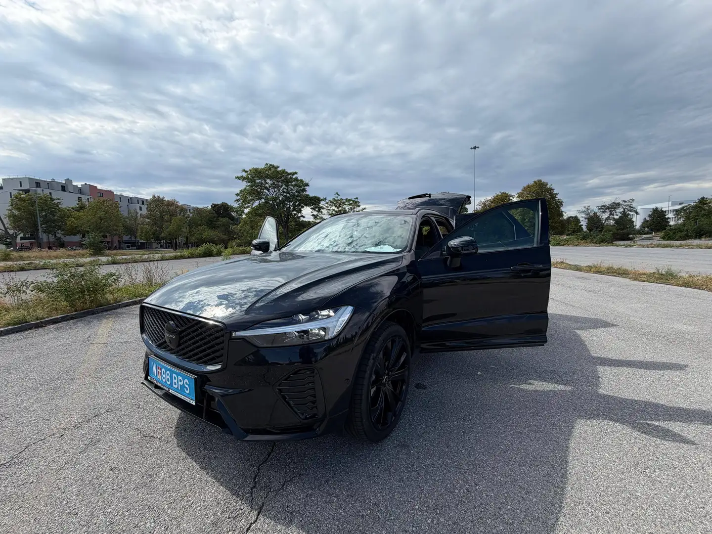 Volvo XC60 Schwarz - 2