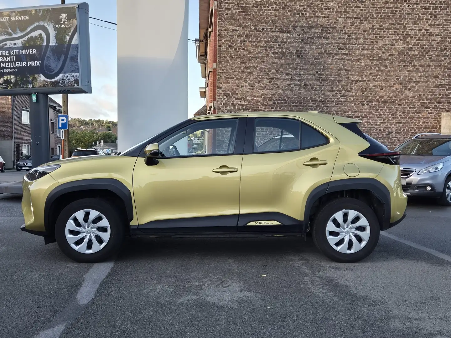 Toyota Yaris Cross Hybrid 1.5i VVT-i Dynamic E-CVT **GARANTIE 2 ANS** Goud - 2