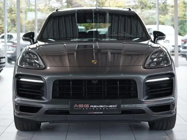 Porsche Cayenne view 4