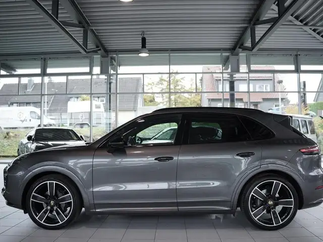 Porsche Cayenne view 5