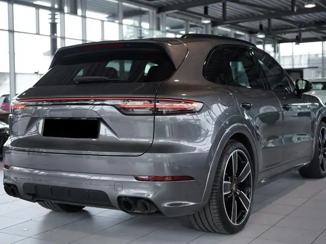 Porsche Cayenne view 2